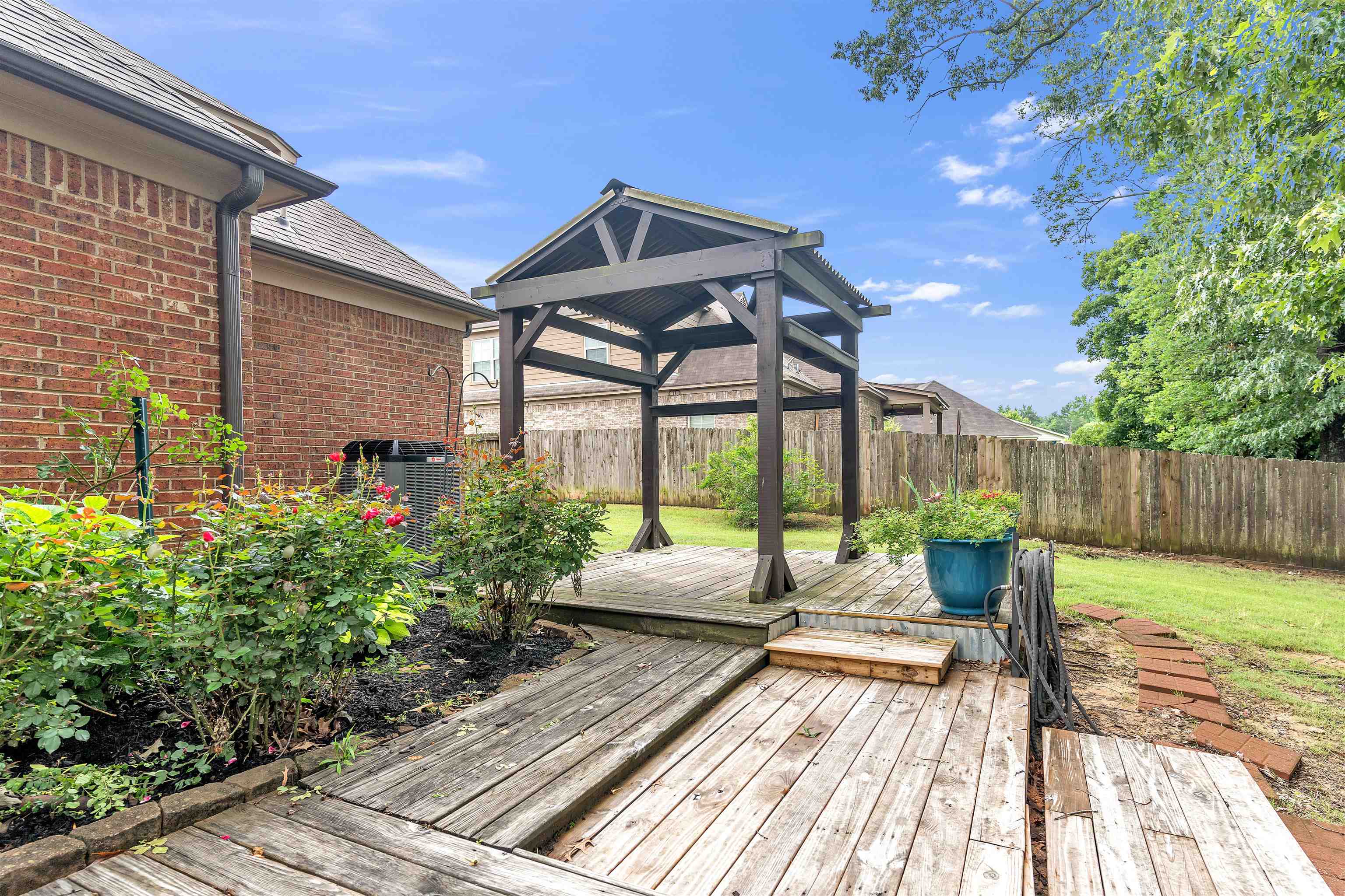 4467 BISHOPS VALLEY LN