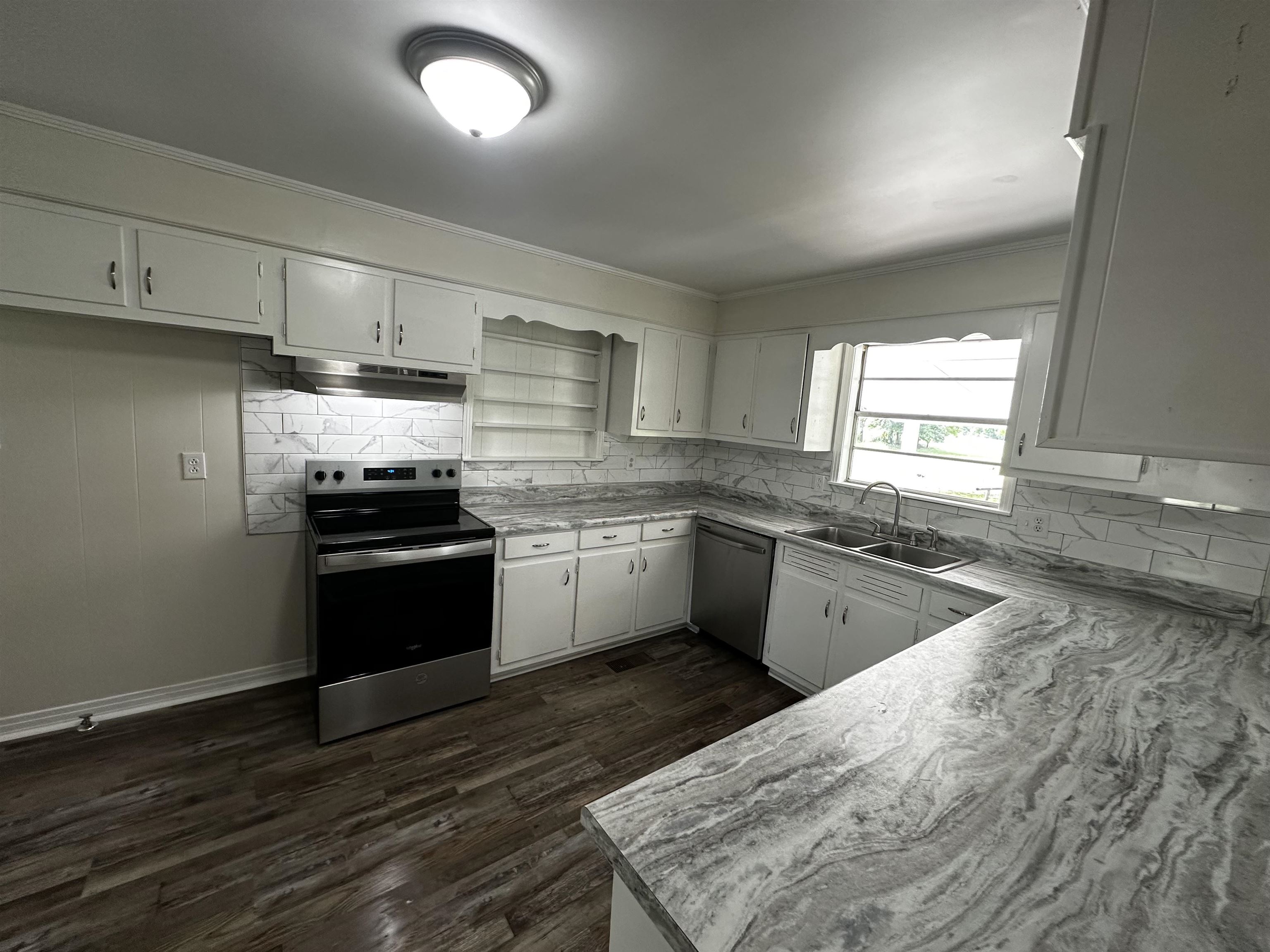 215 PINECREST LN