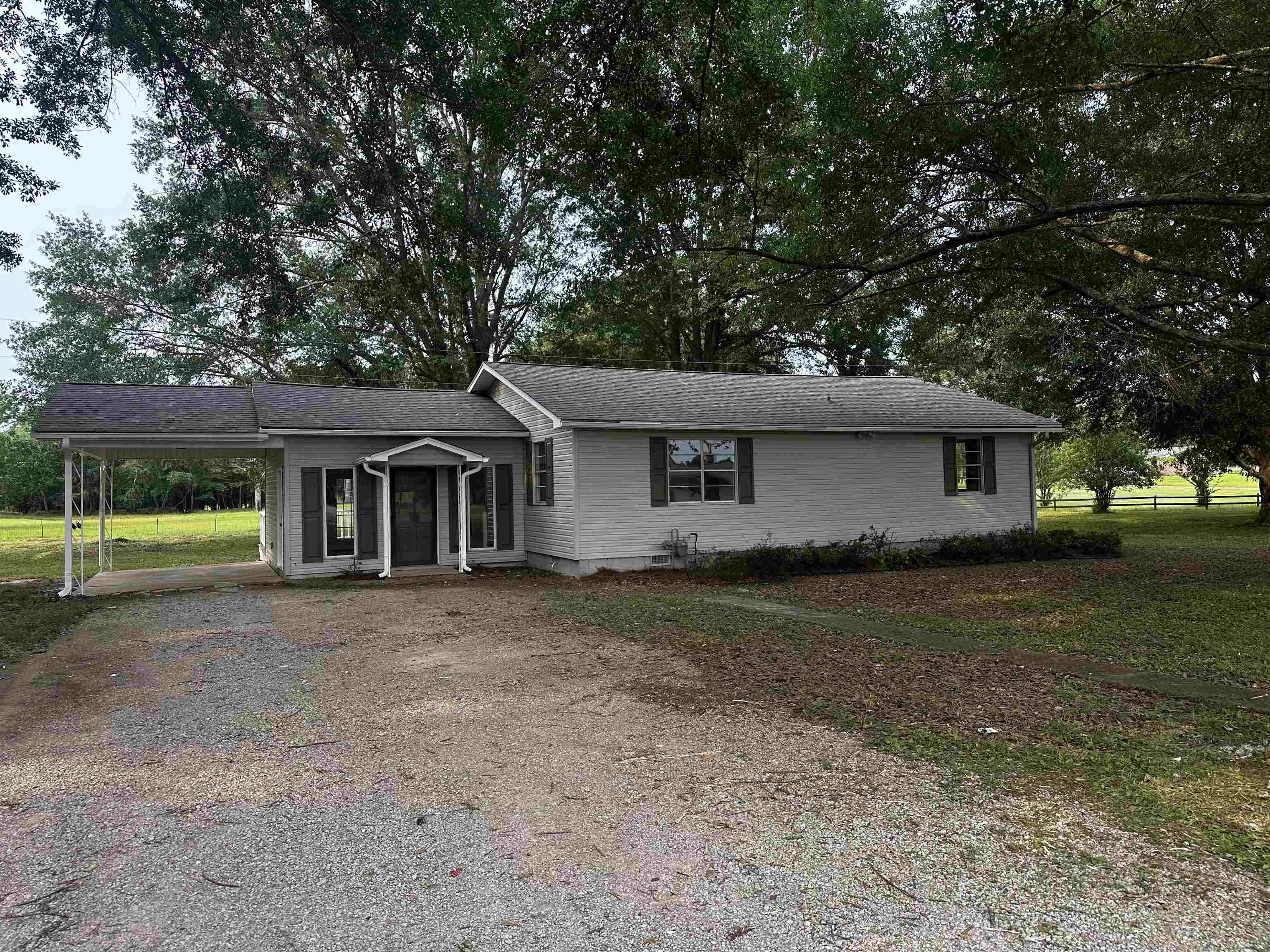 215 PINECREST LN