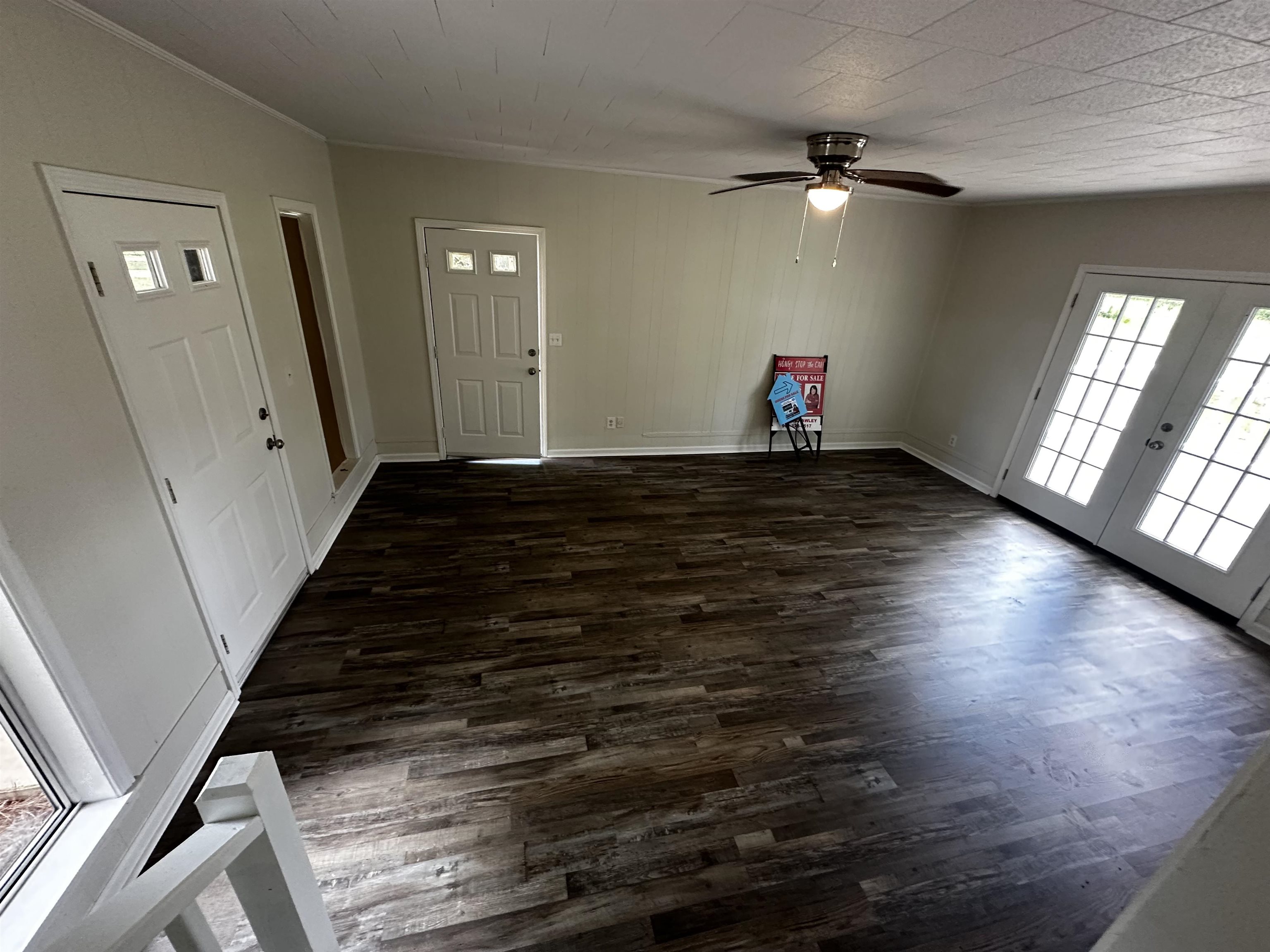 215 PINECREST LN