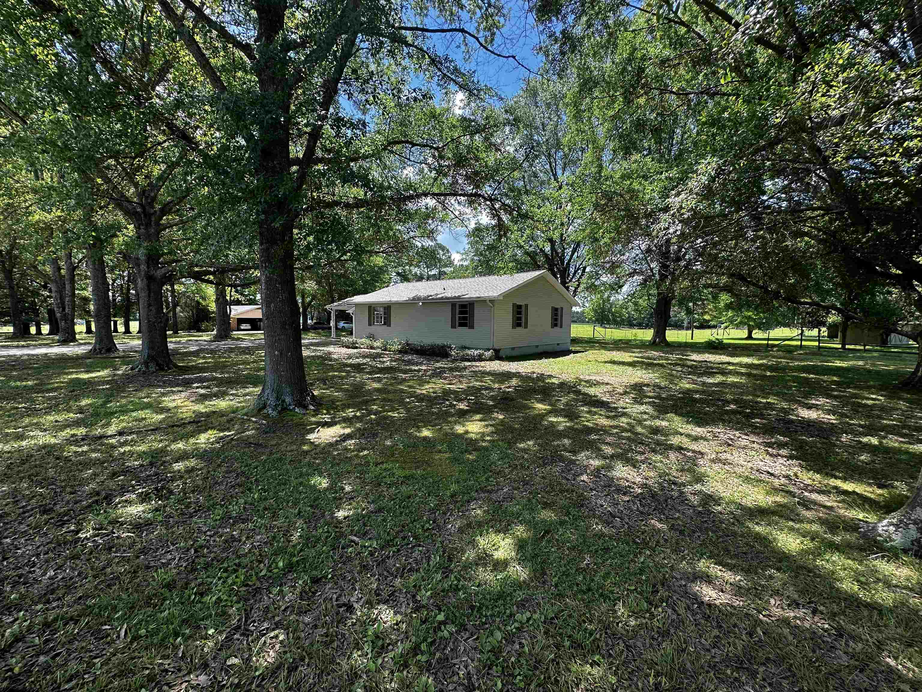 215 PINECREST LN