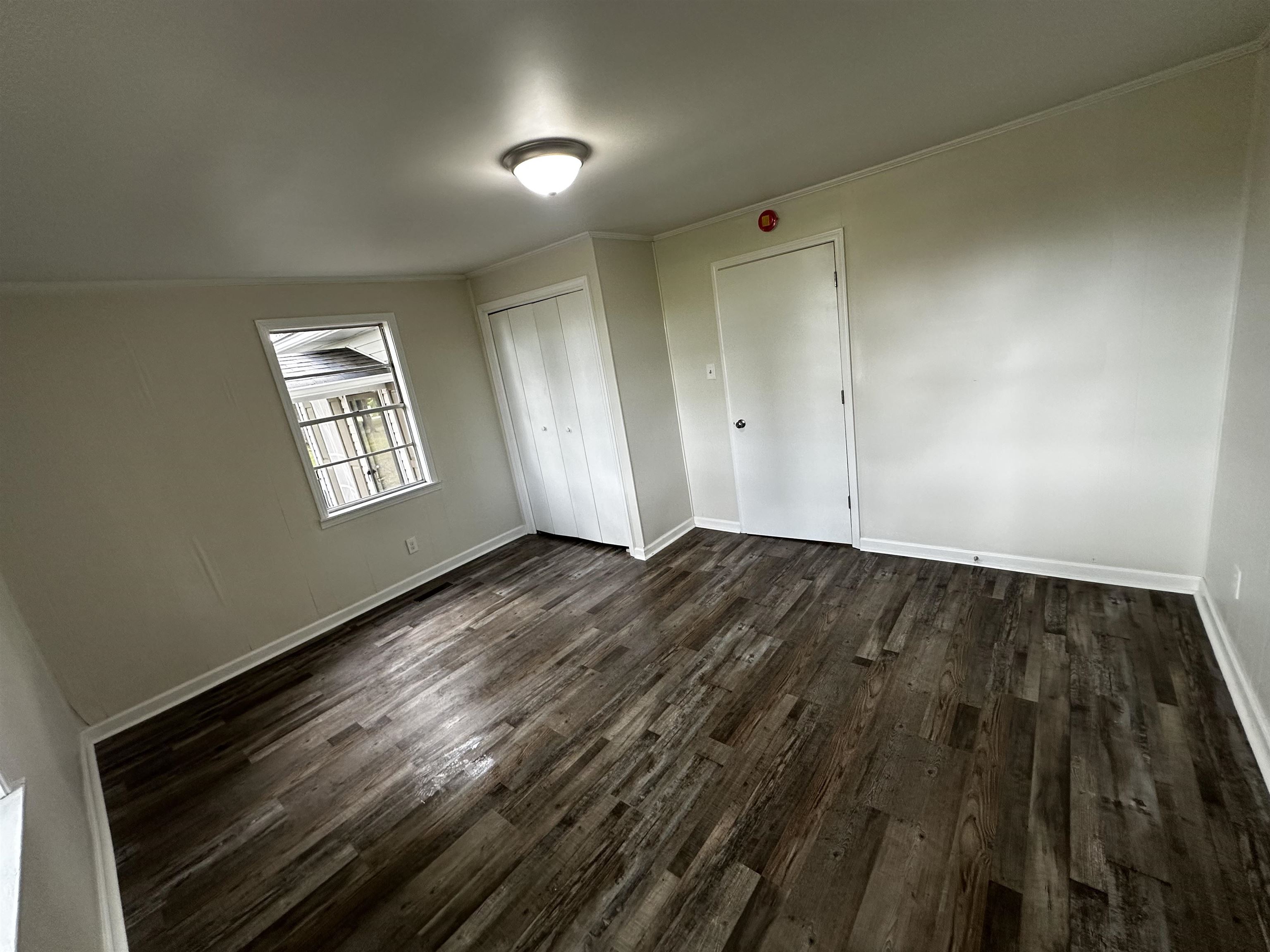 215 PINECREST LN