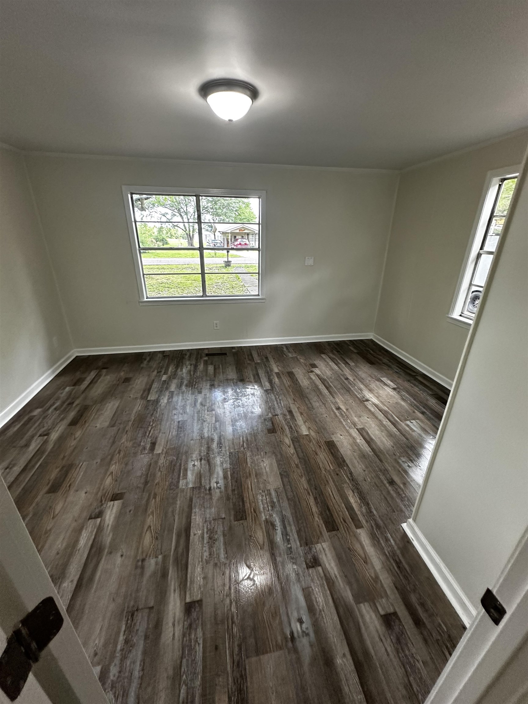 215 PINECREST LN