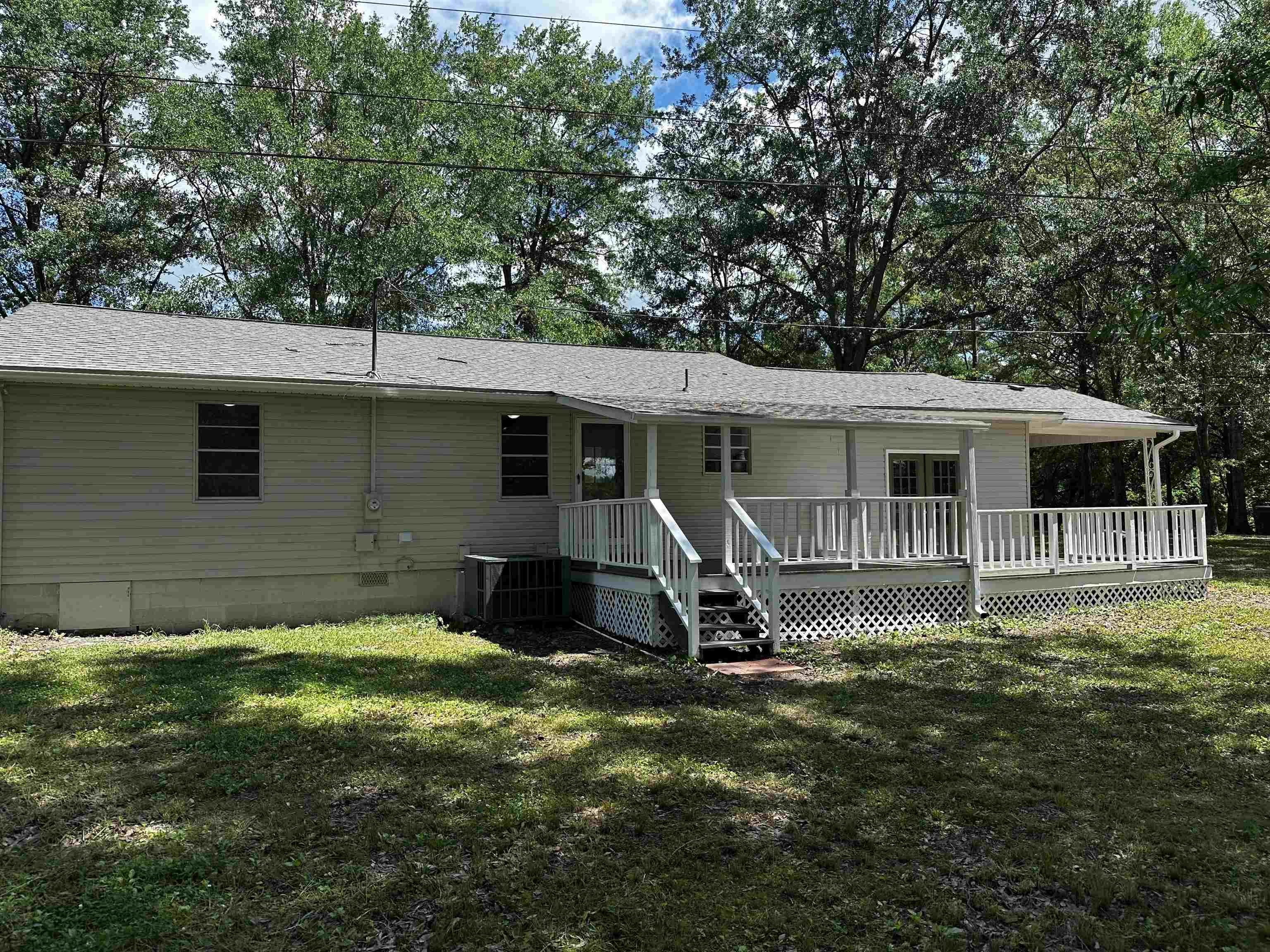 215 PINECREST LN