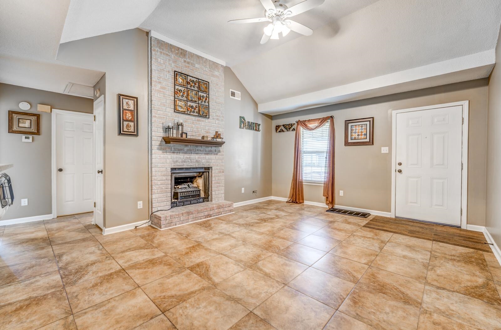 7611 VALLEY GLEN DR