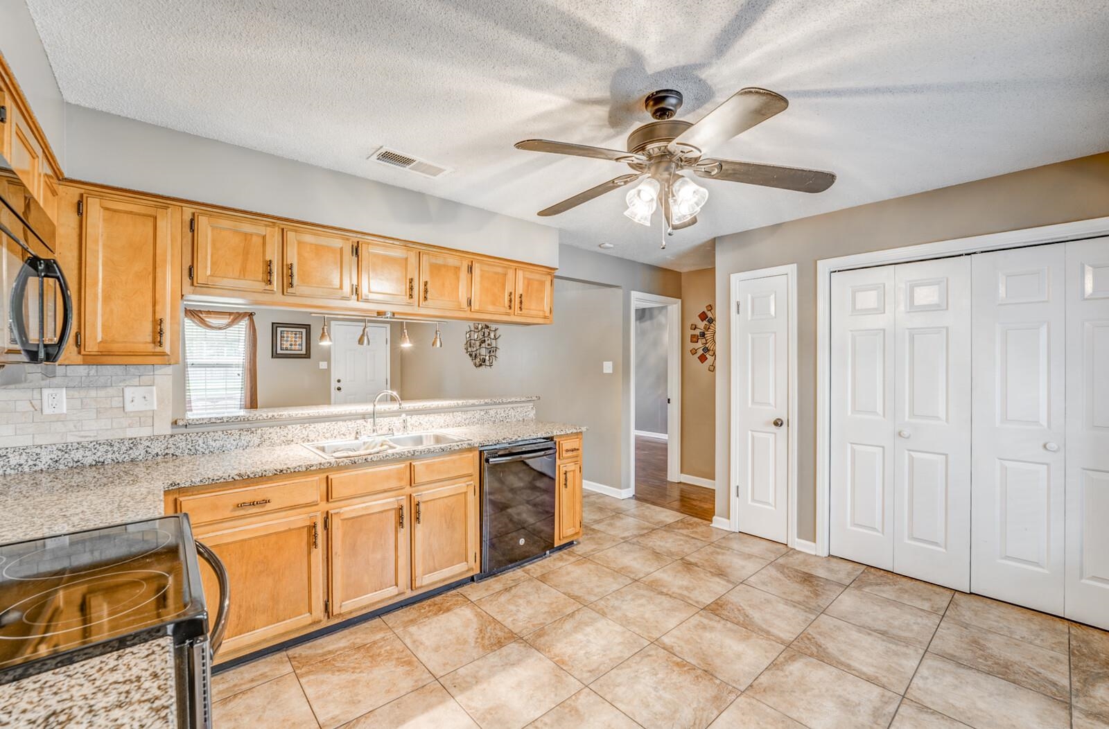 7611 VALLEY GLEN DR
