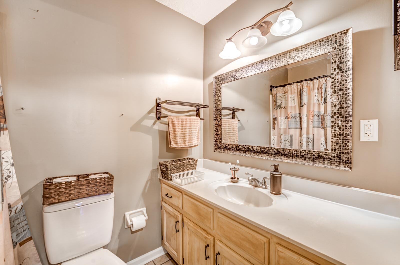 7611 VALLEY GLEN DR