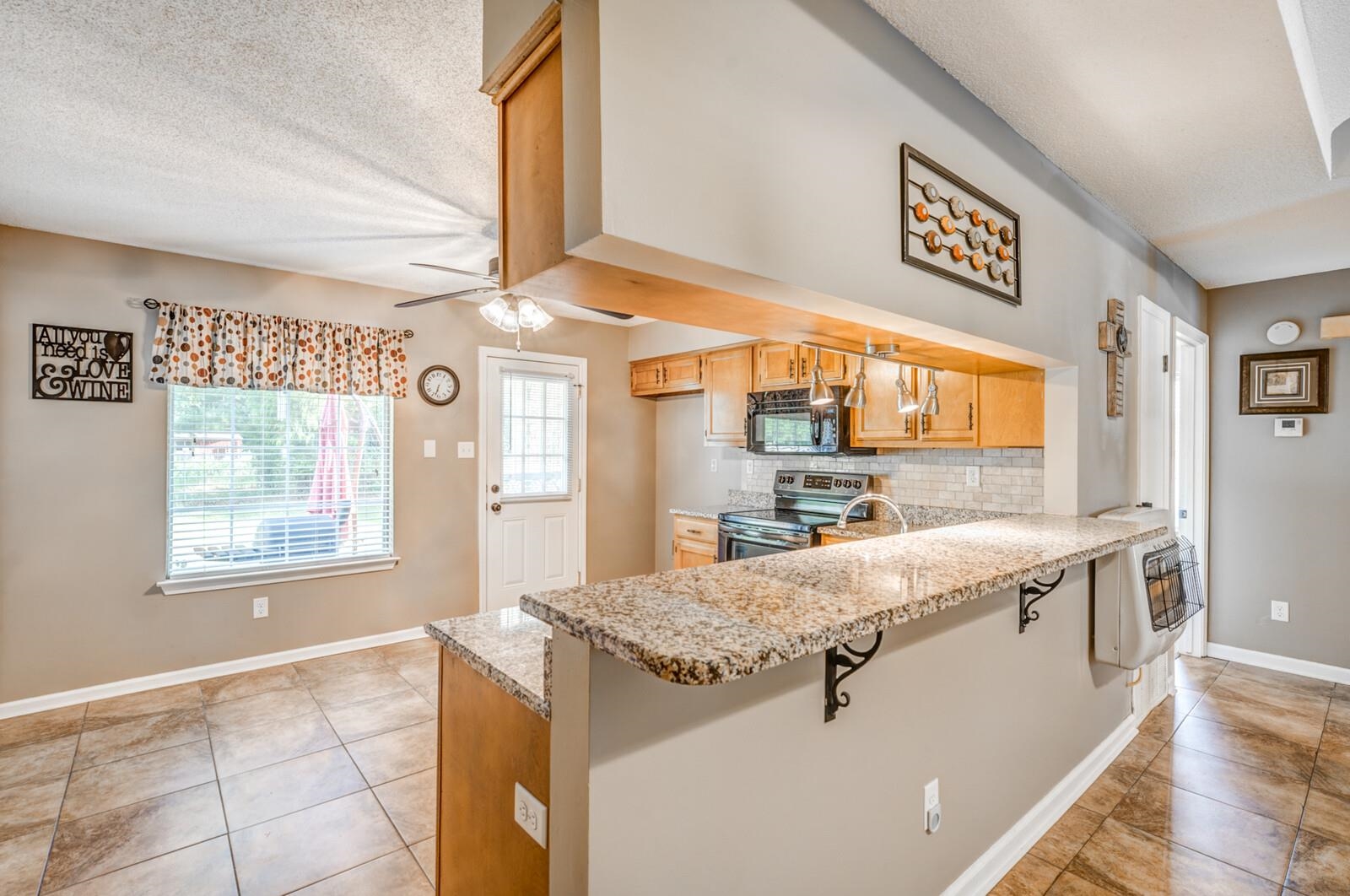 7611 VALLEY GLEN DR