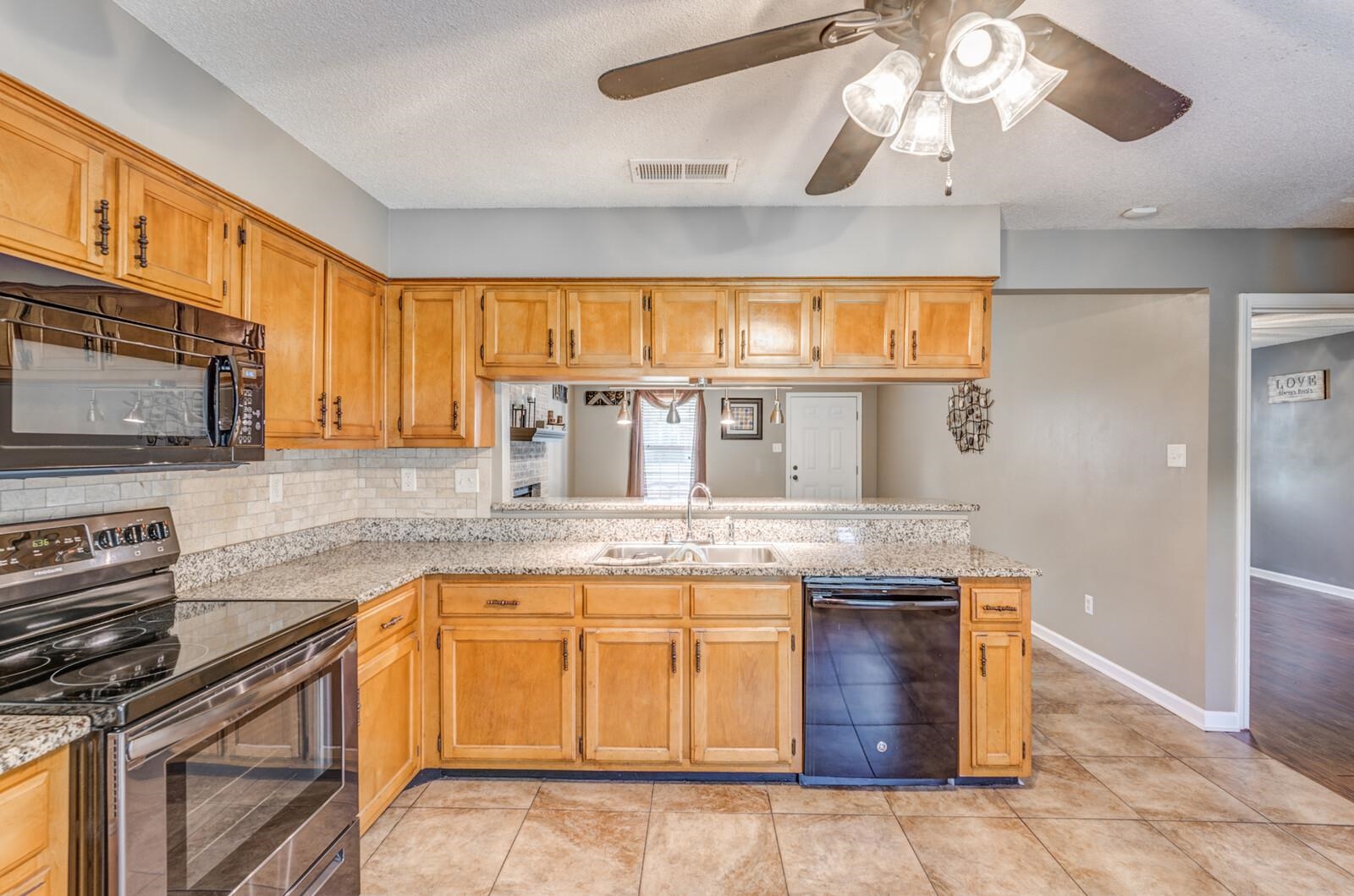 7611 VALLEY GLEN DR