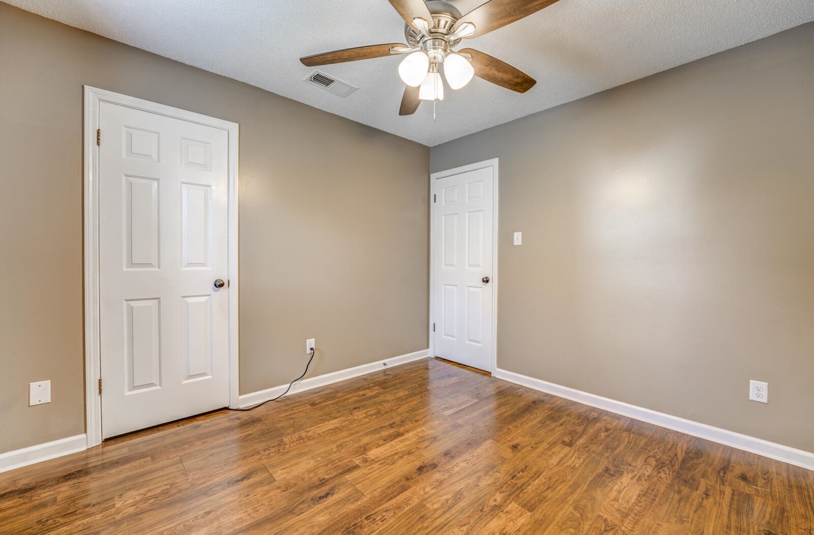 7611 VALLEY GLEN DR