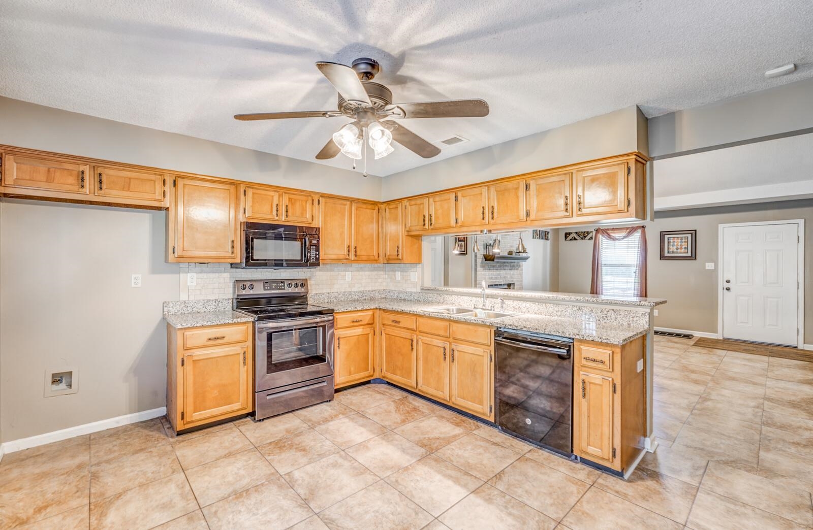 7611 VALLEY GLEN DR