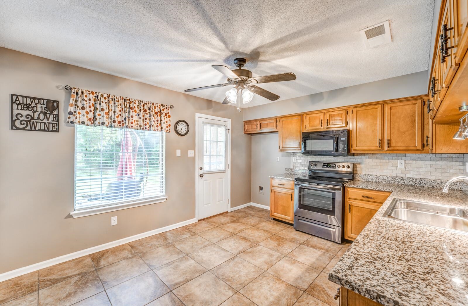 7611 VALLEY GLEN DR