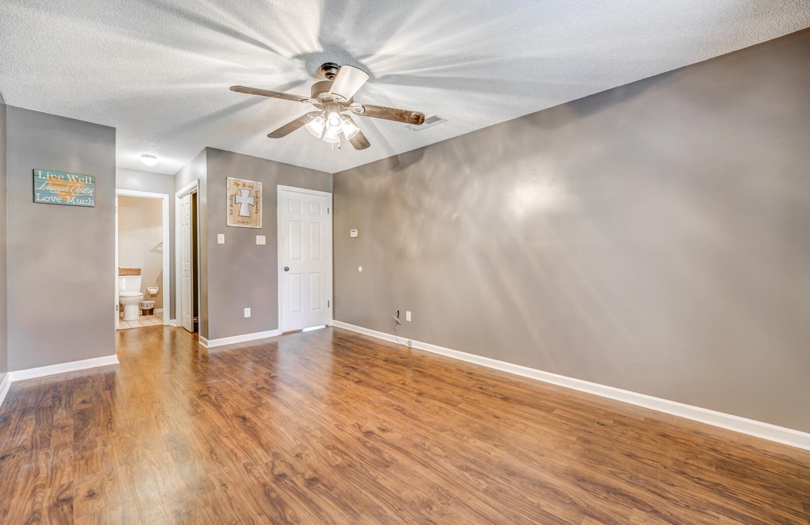 7611 VALLEY GLEN DR