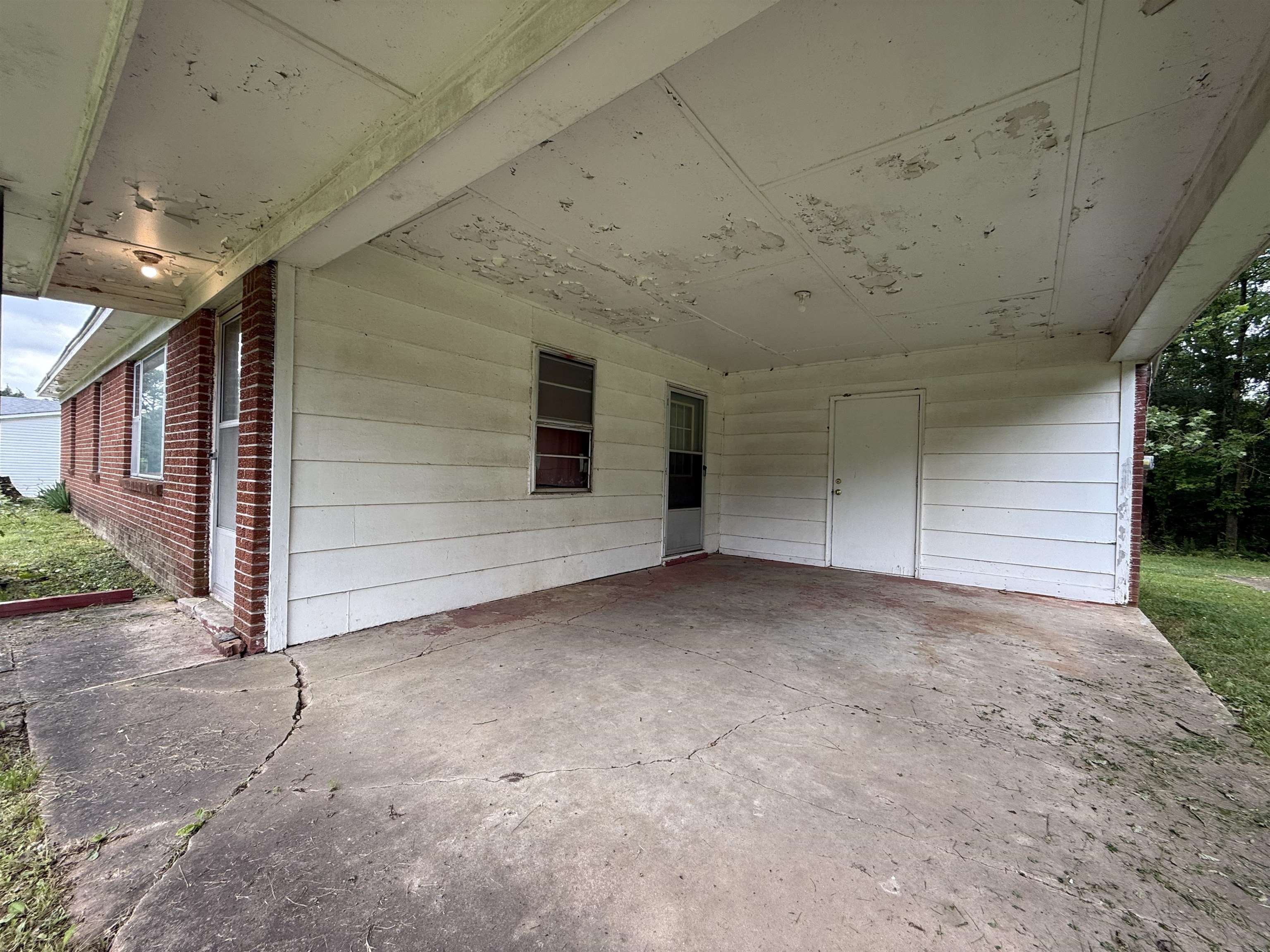 310 JANIE BIRD DR