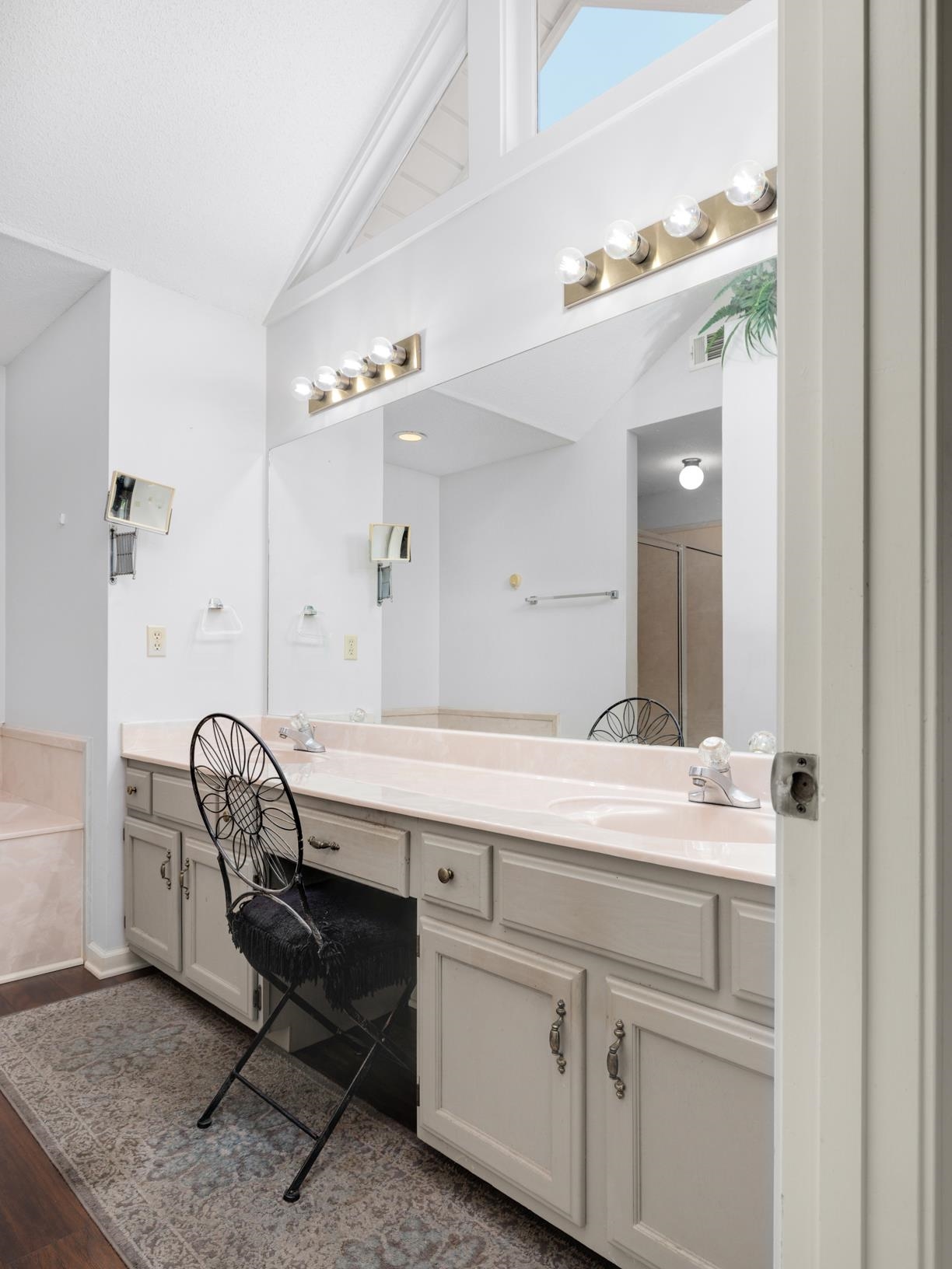 160 GRETNA GREEN DR S