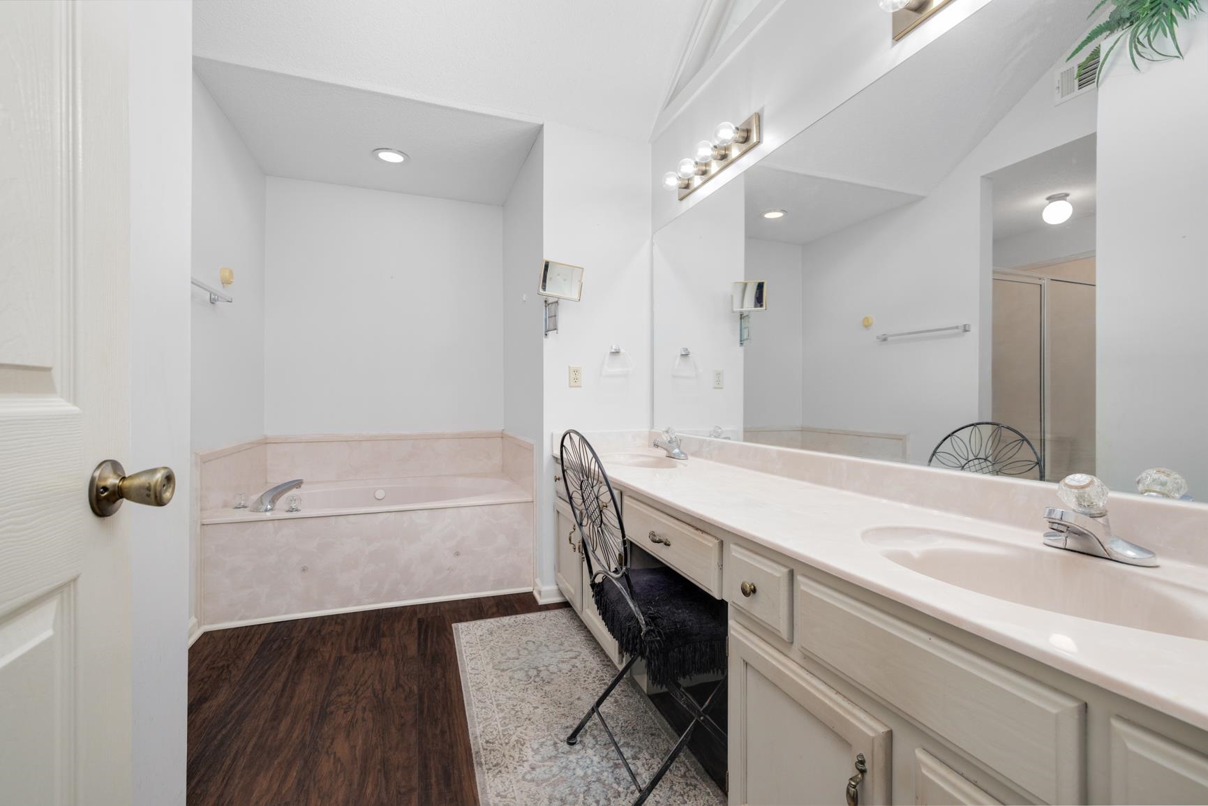 160 GRETNA GREEN DR S