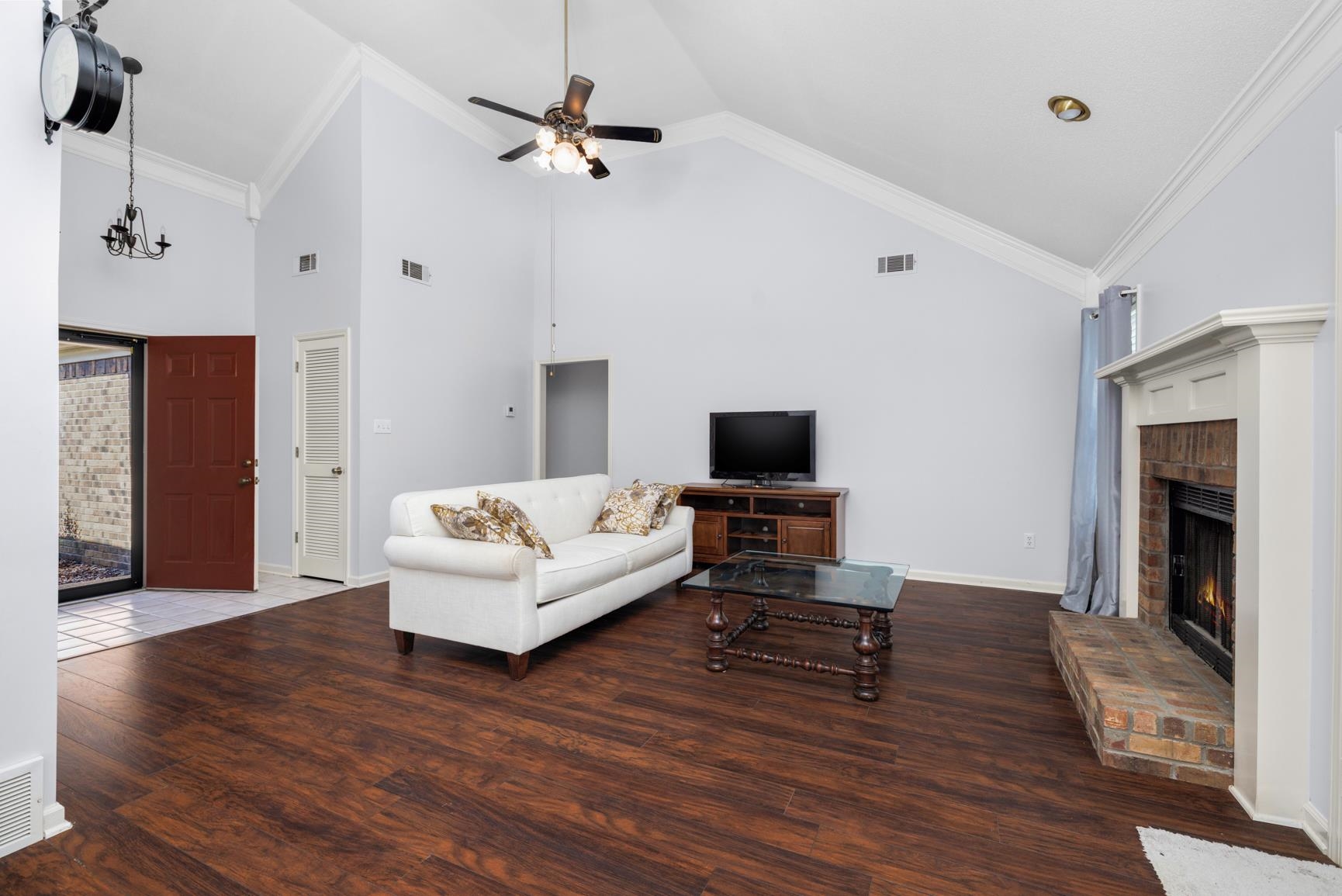 160 GRETNA GREEN DR S