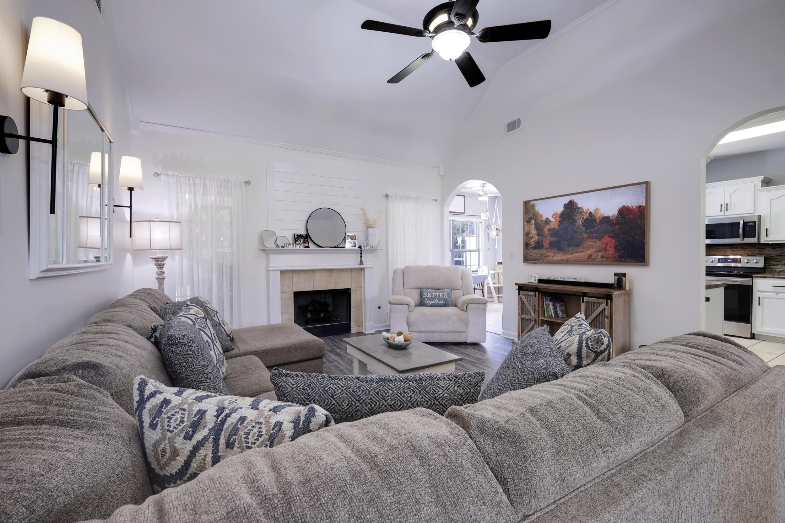 40 AUSTIN DR