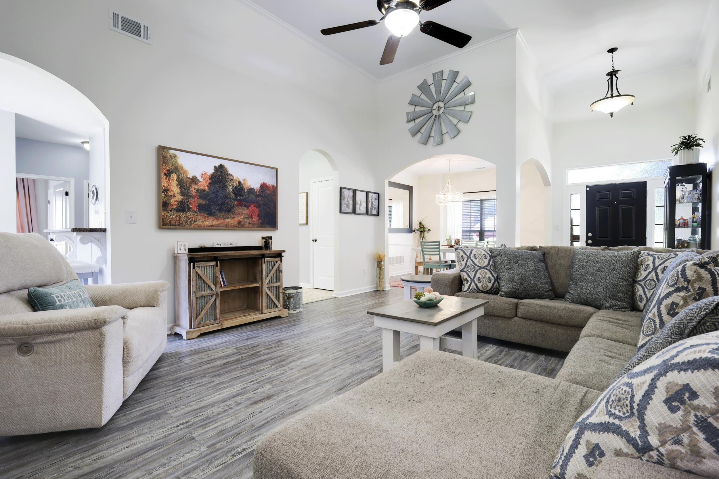 40 AUSTIN DR