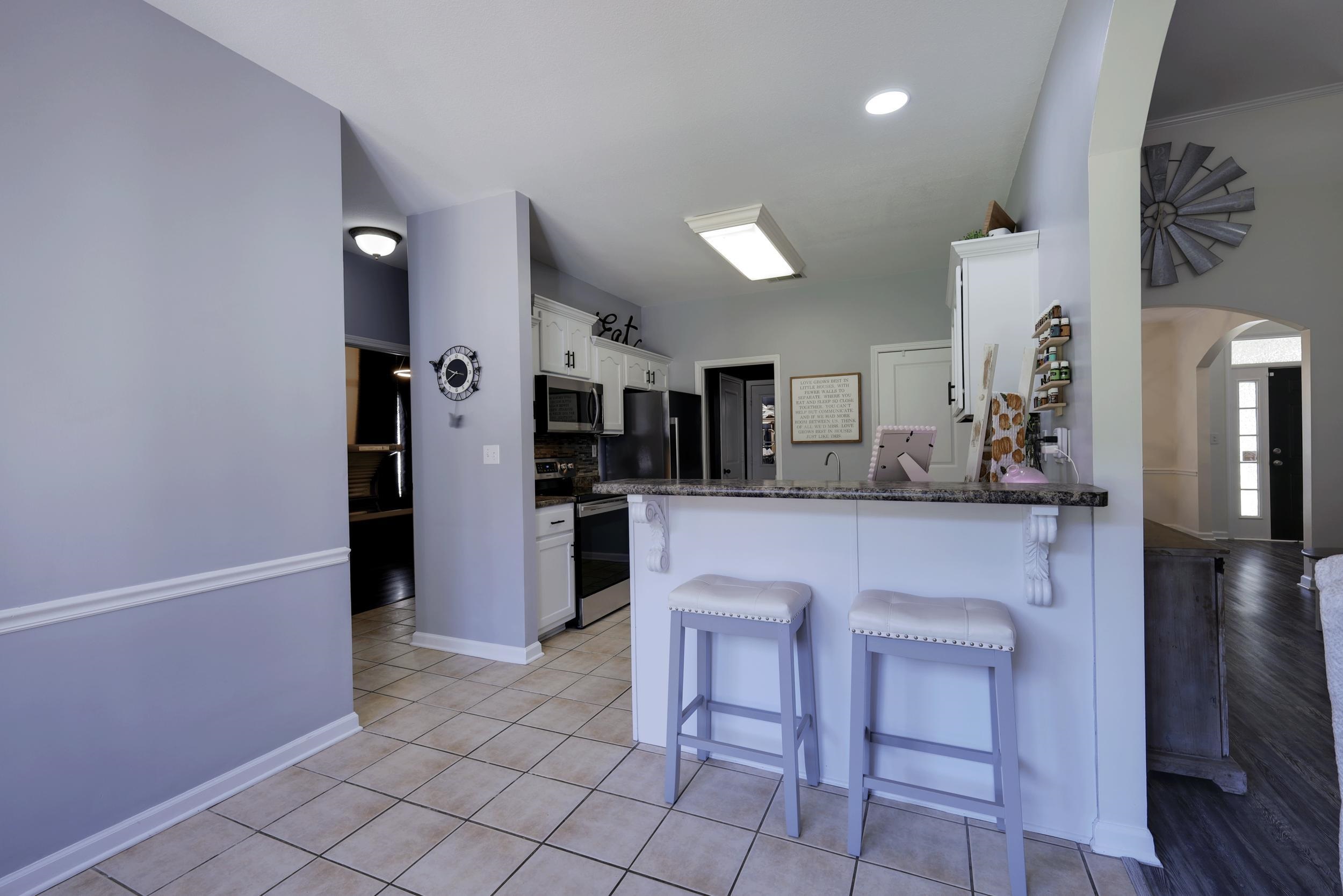 40 AUSTIN DR