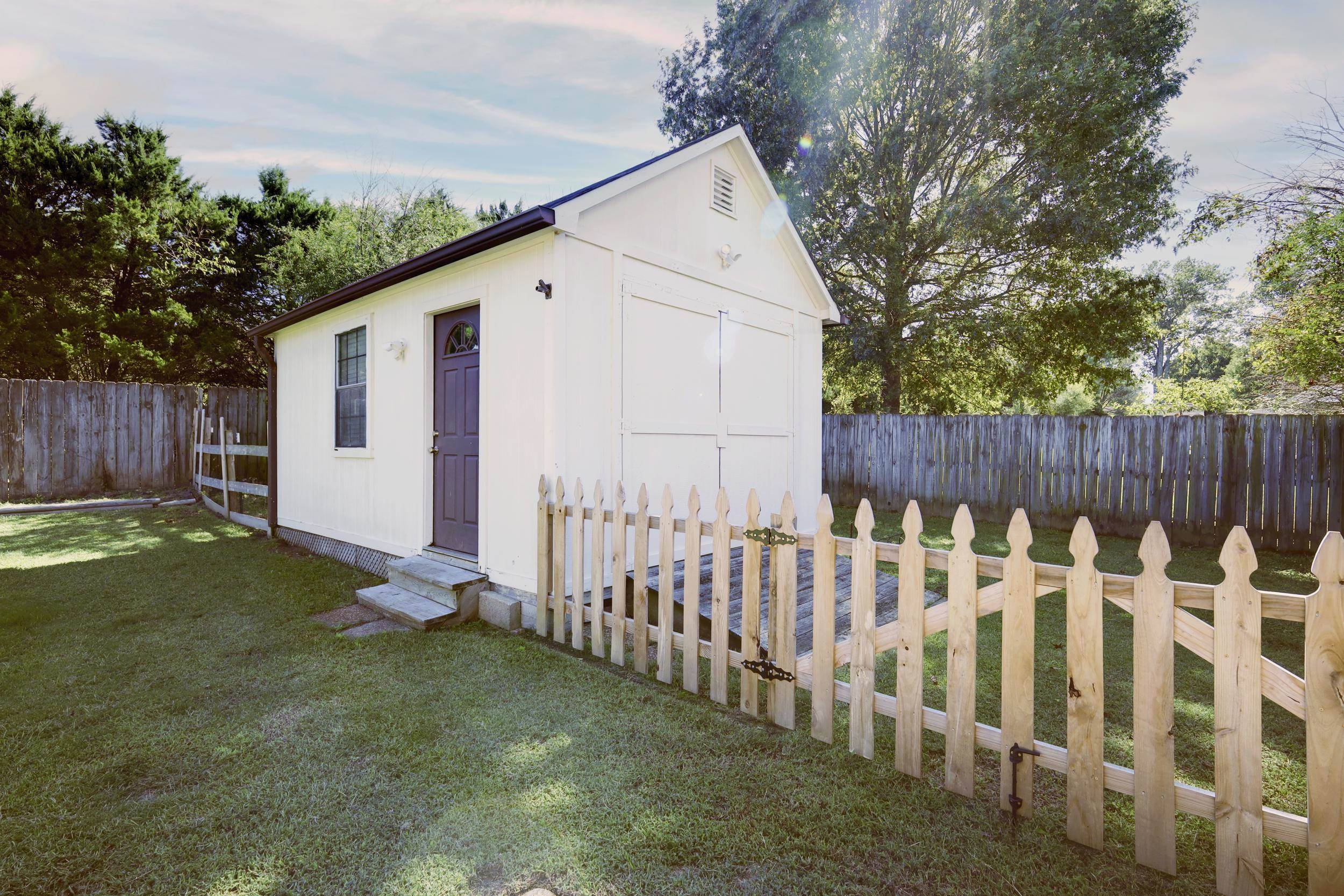 40 AUSTIN DR