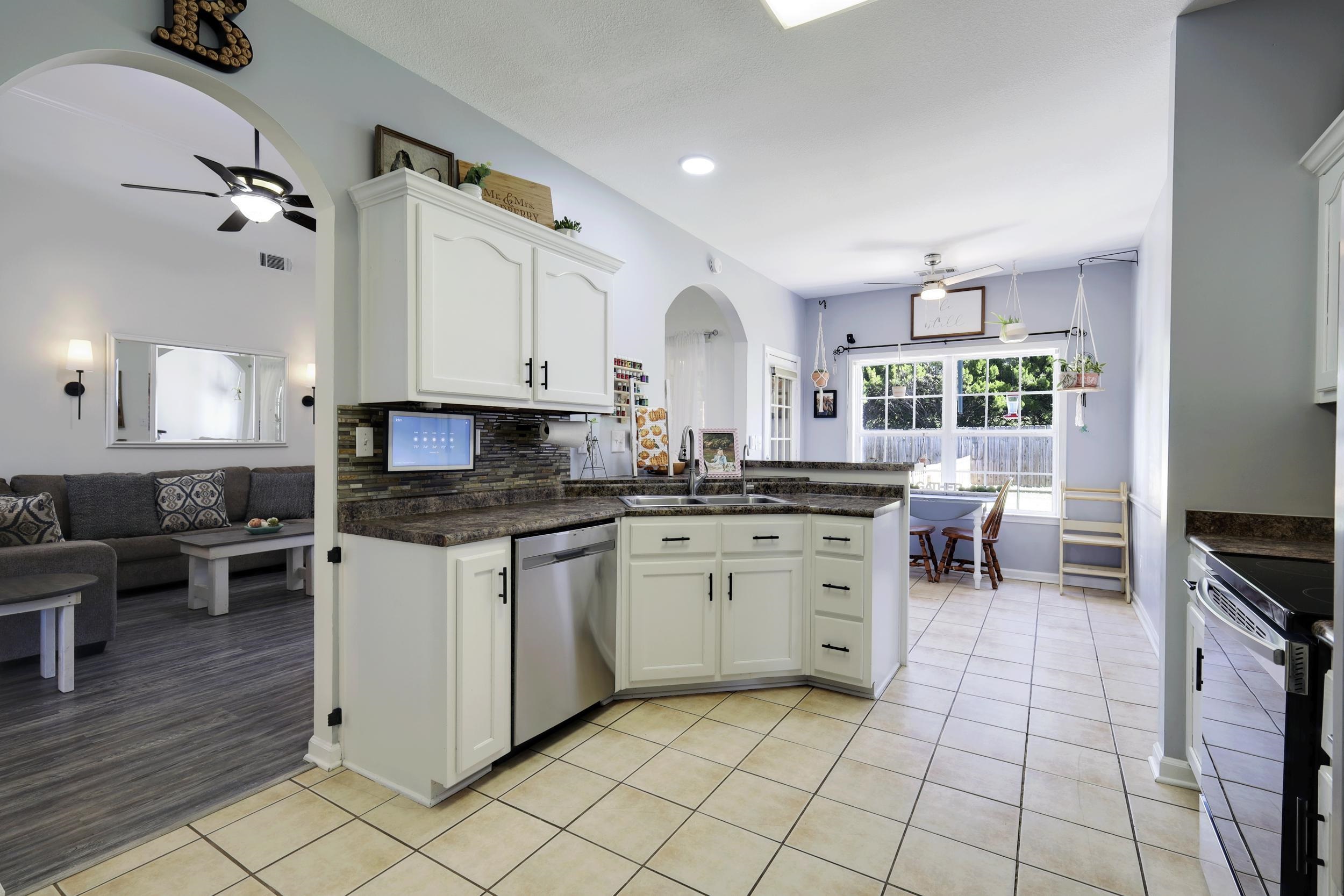 40 AUSTIN DR