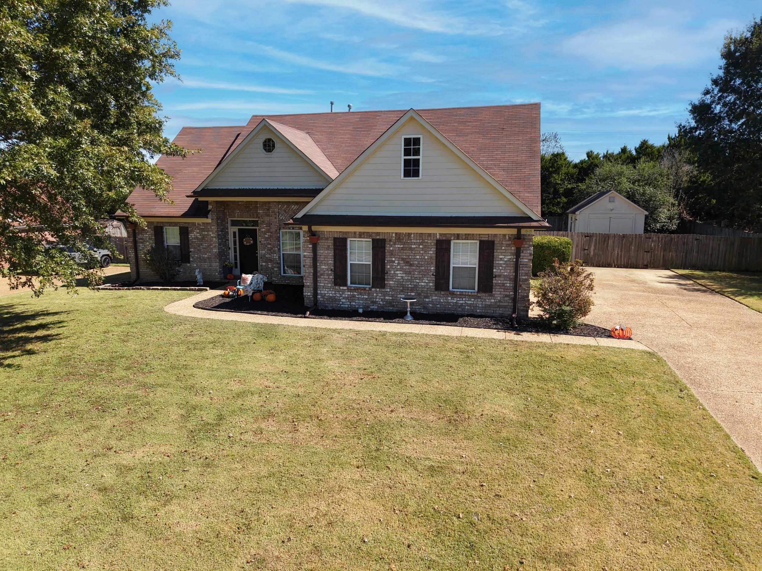40 AUSTIN DR
