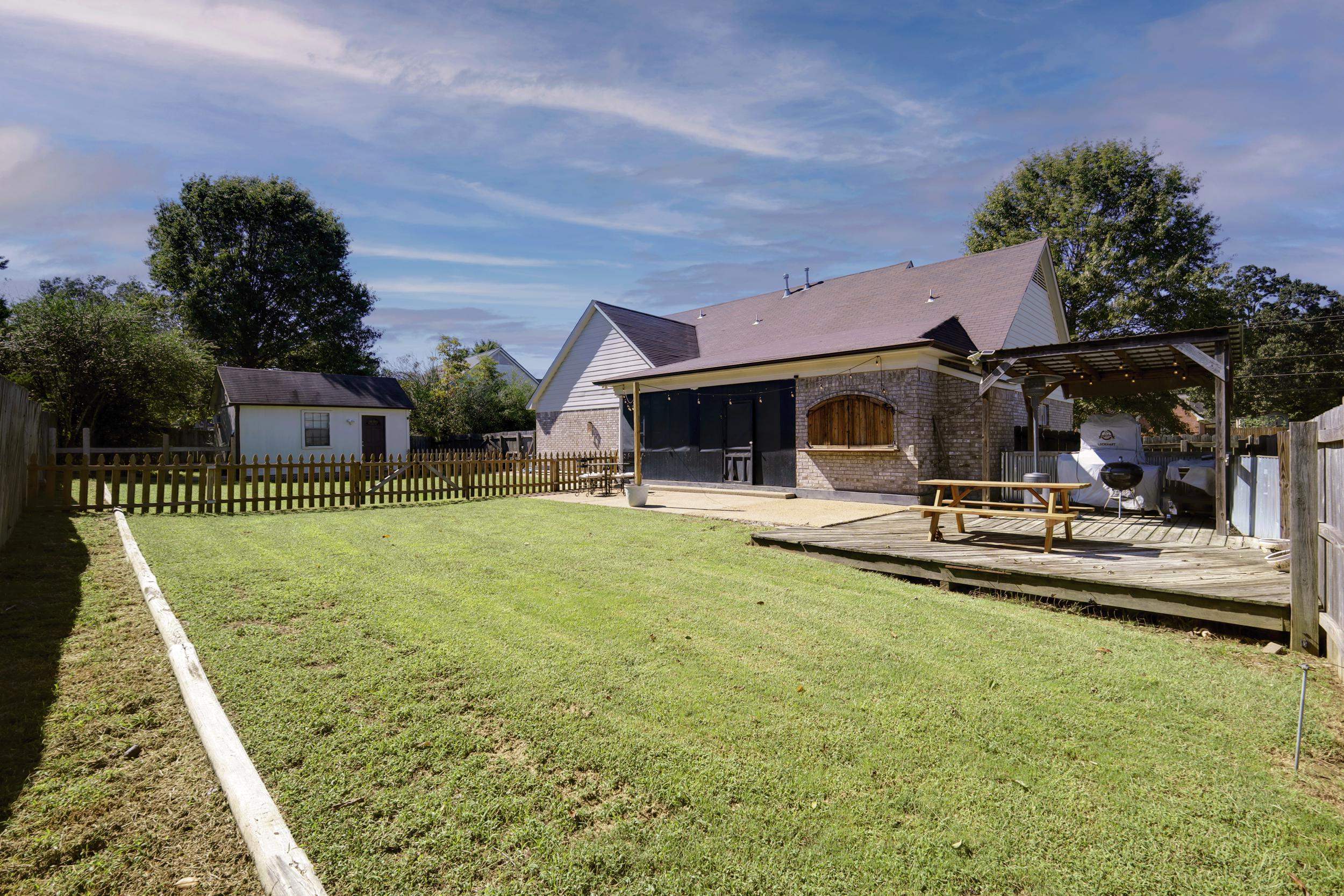 40 AUSTIN DR