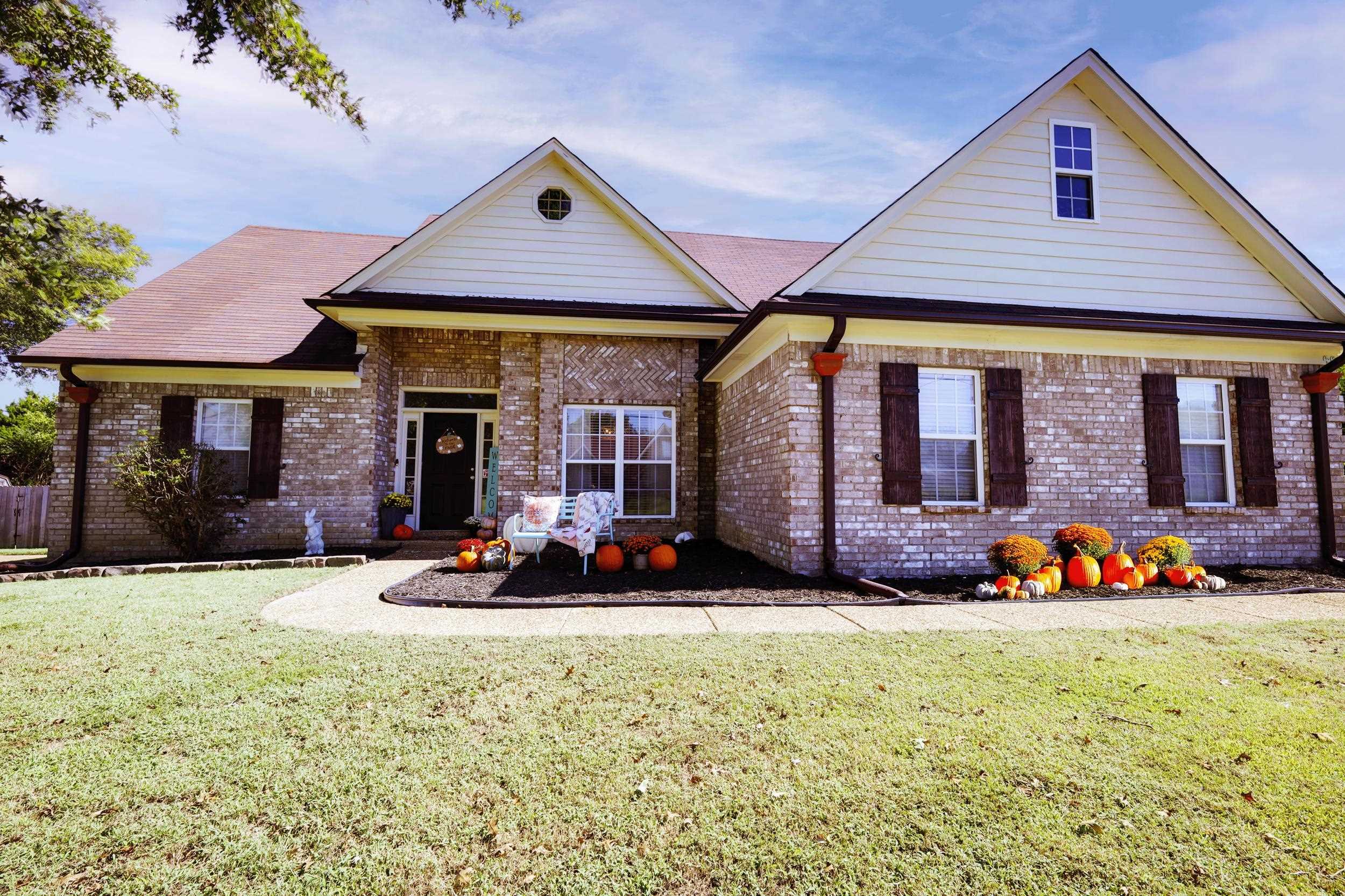 40 AUSTIN DR