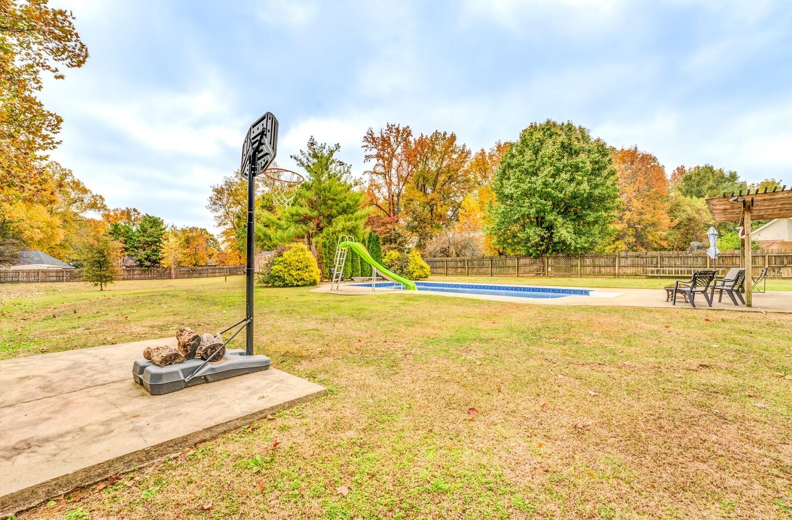 192 MADISON DR