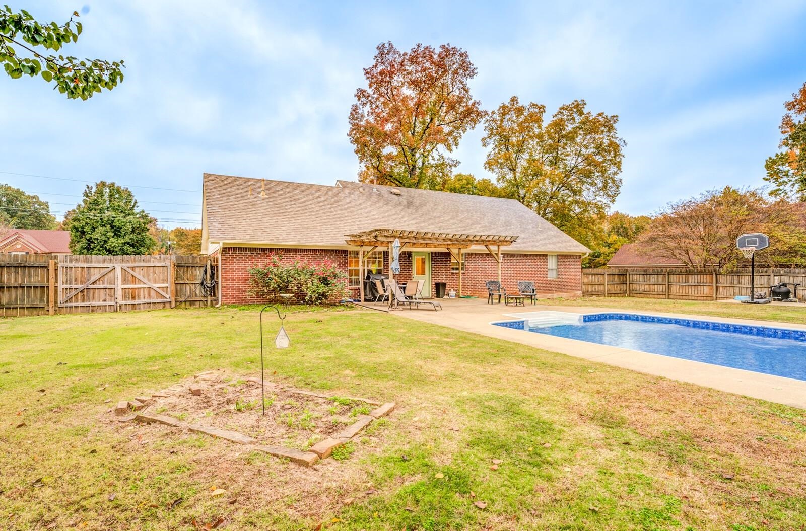 192 MADISON DR