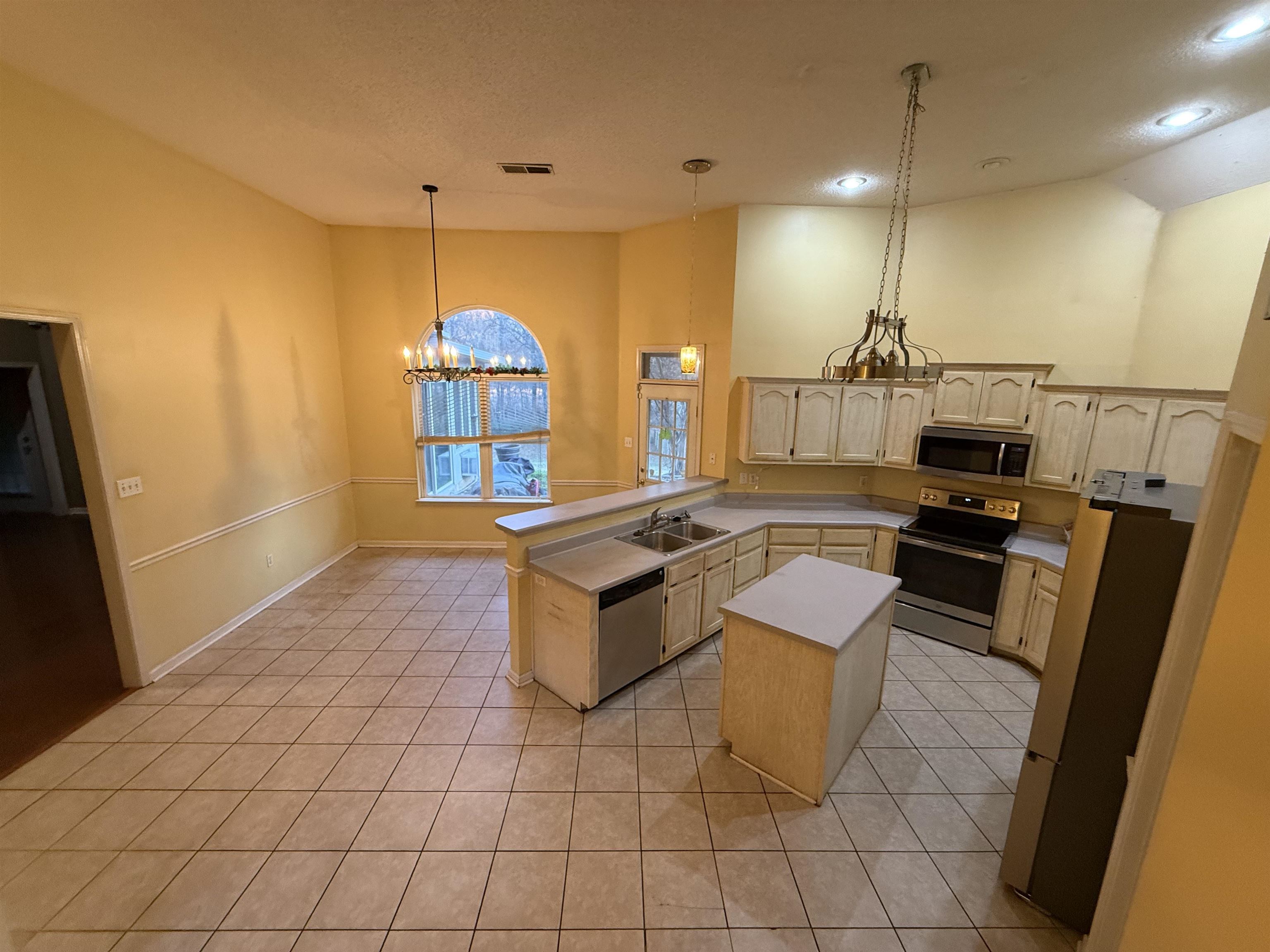 30 COUNTRY FOREST DR