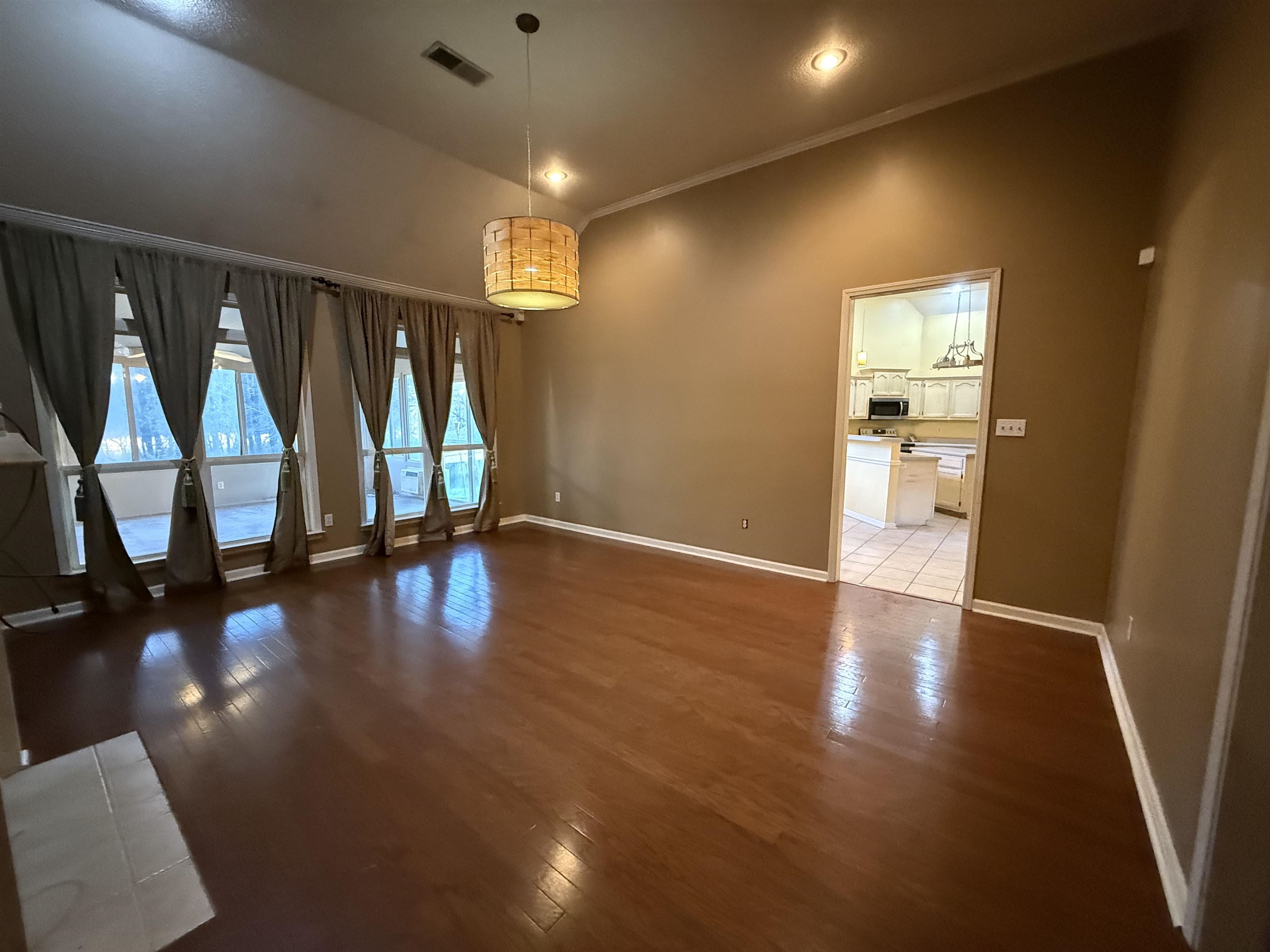 30 COUNTRY FOREST DR