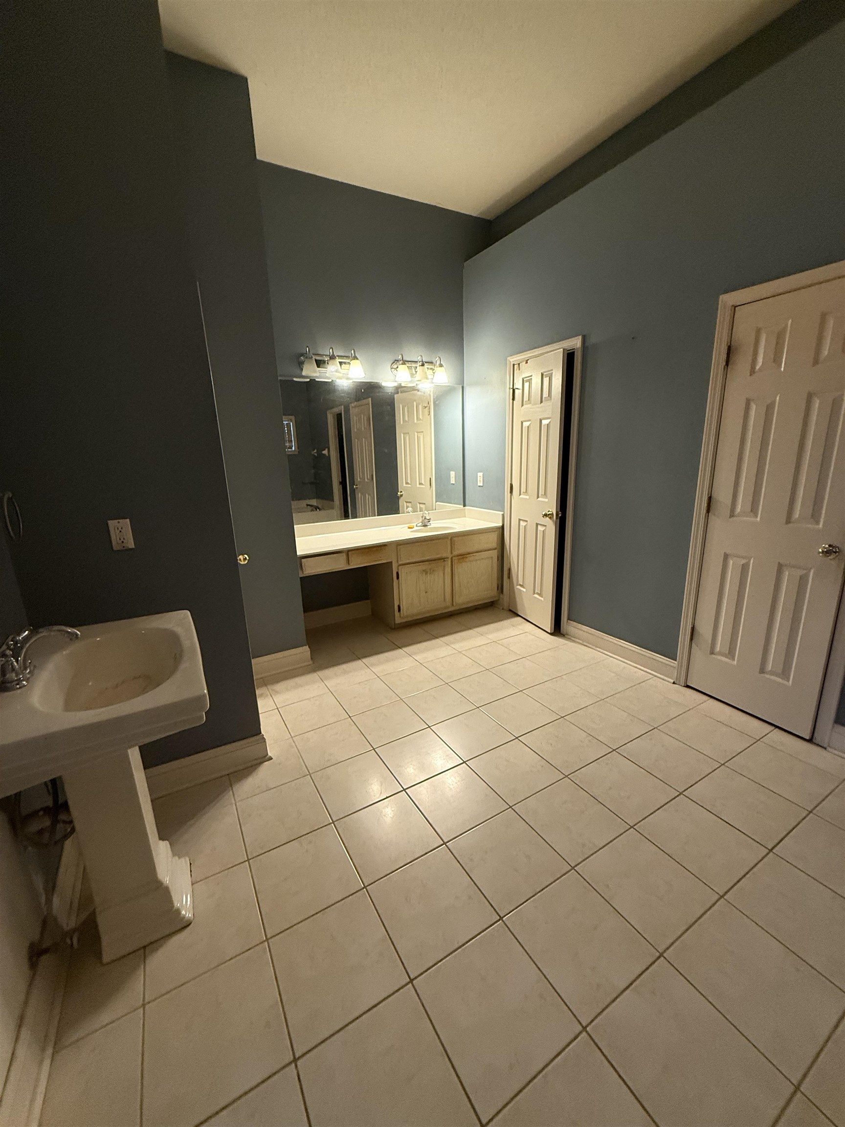 30 COUNTRY FOREST DR