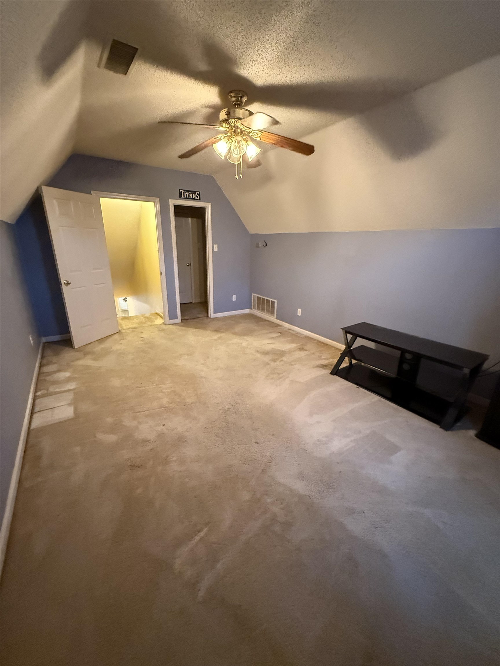 30 COUNTRY FOREST DR