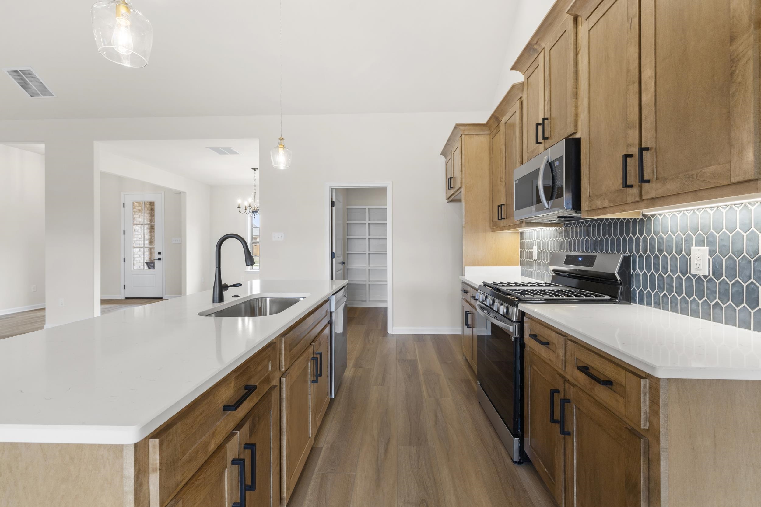 180 OAKLAND RIDGE CV