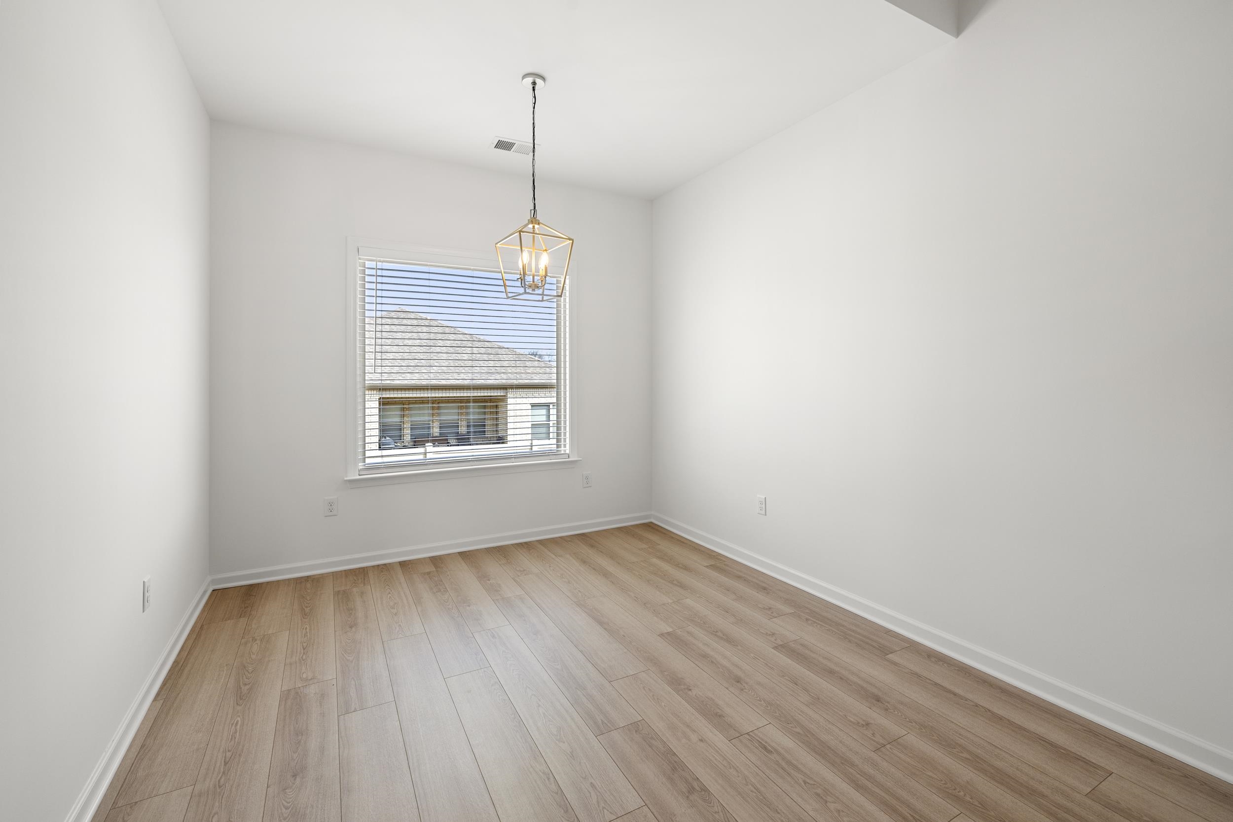 140 OAKLAND RIDGE CV