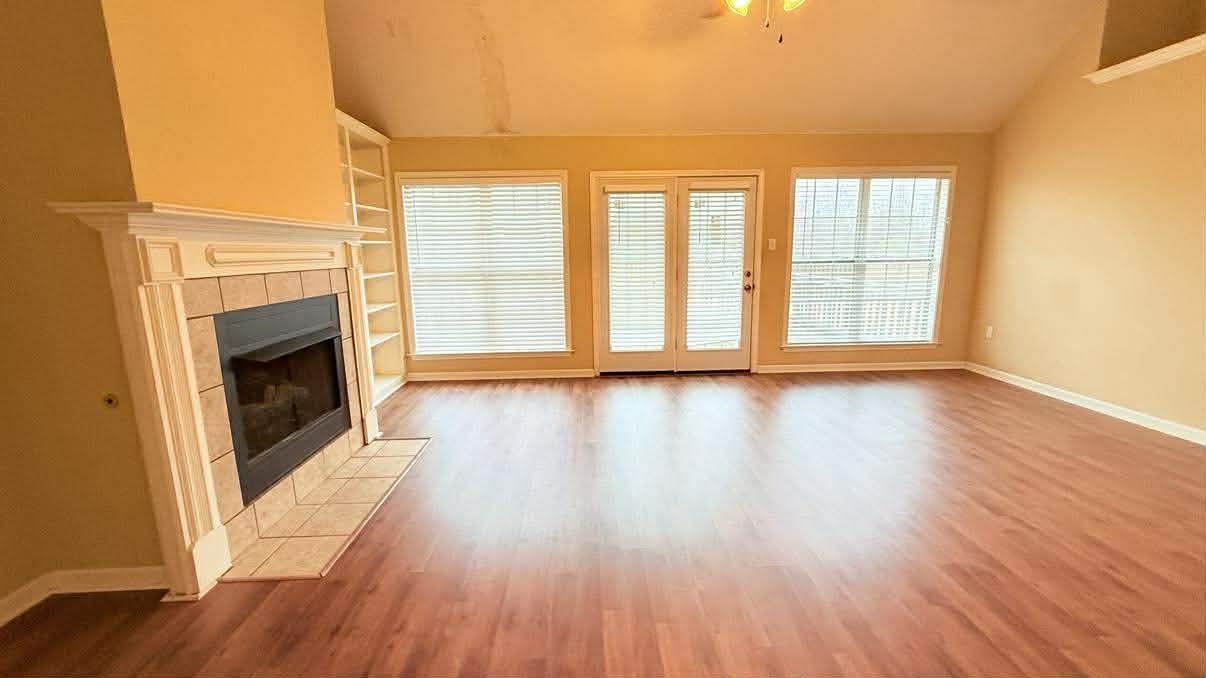1180 WILLIAMSBURG DR