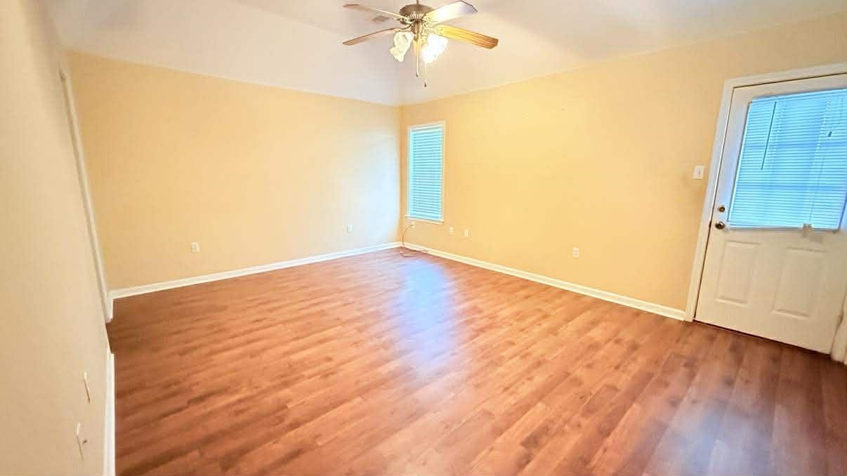 1180 WILLIAMSBURG DR