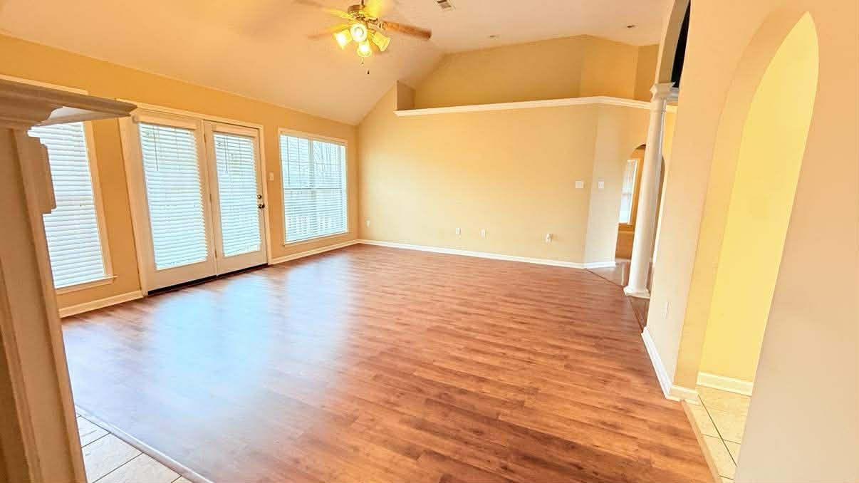 1180 WILLIAMSBURG DR