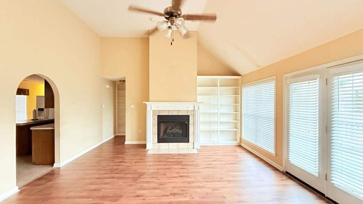 1180 WILLIAMSBURG DR