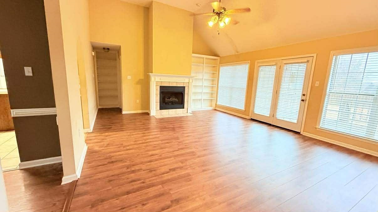 1180 WILLIAMSBURG DR