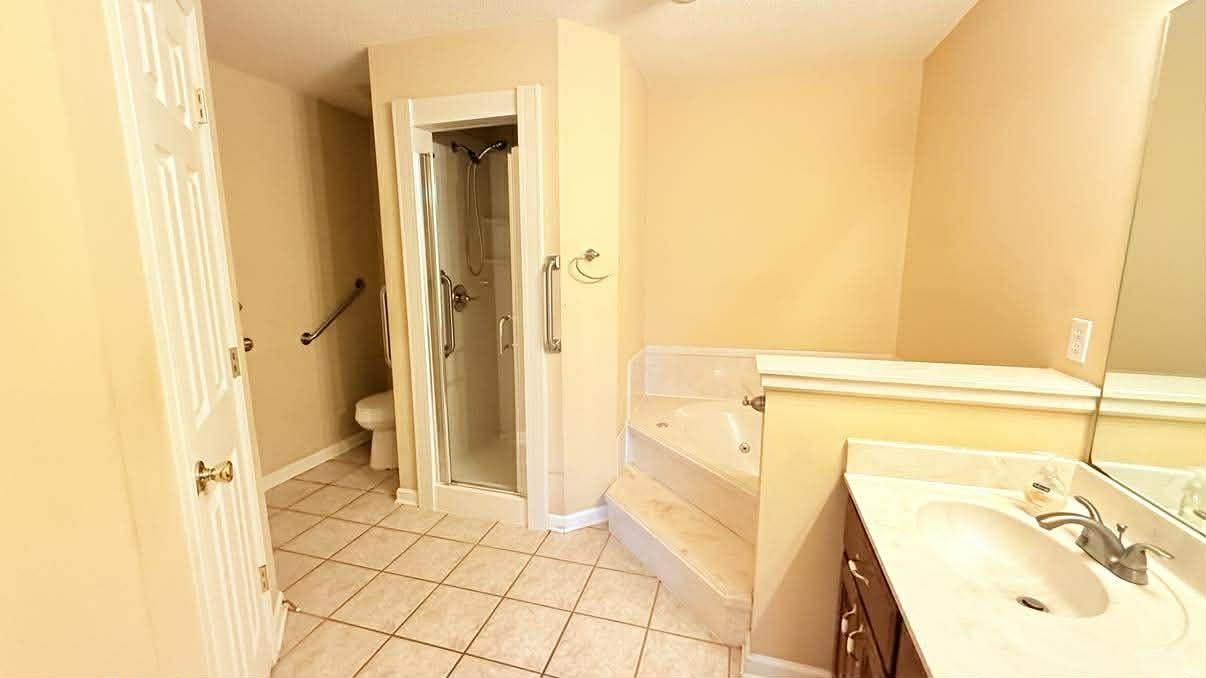 1180 WILLIAMSBURG DR
