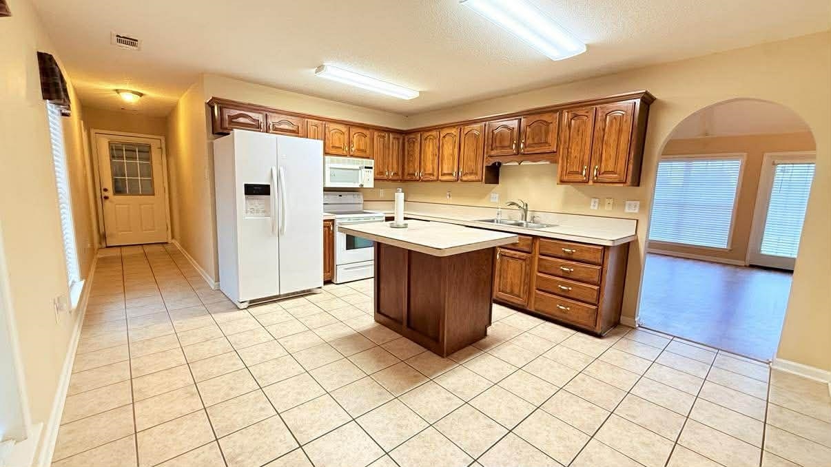 1180 WILLIAMSBURG DR
