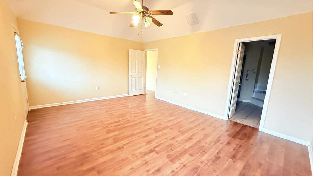 1180 WILLIAMSBURG DR