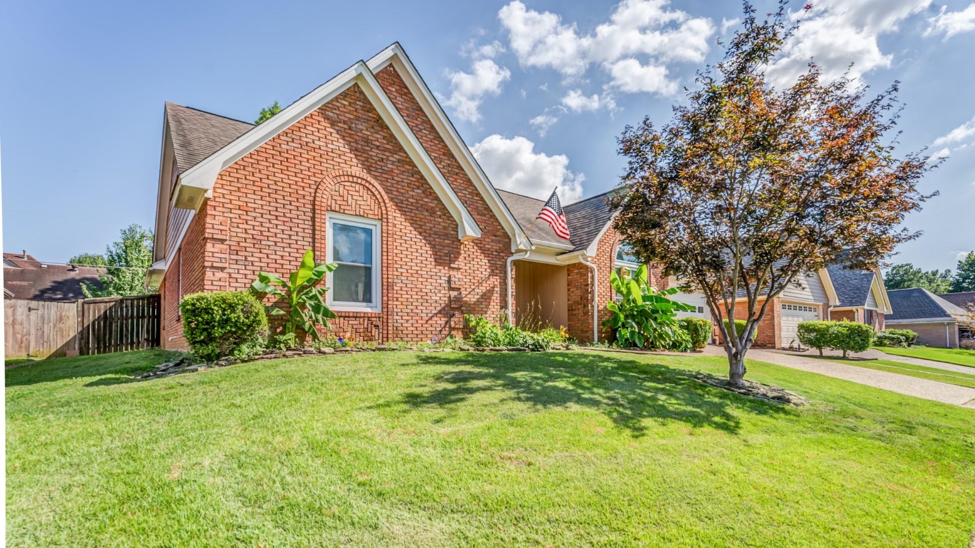 8243 CRIMSON CREEK DR