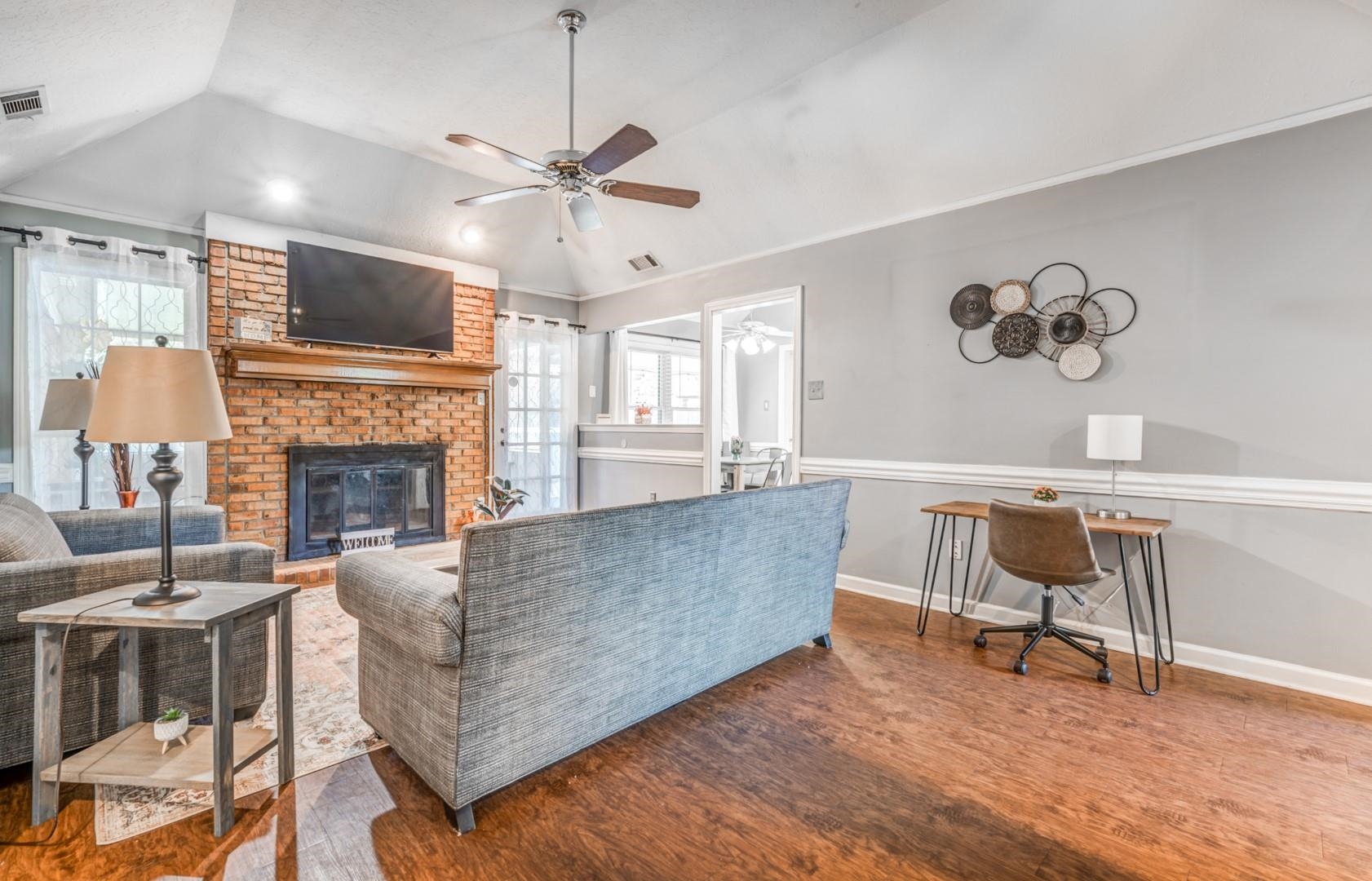 8243 CRIMSON CREEK DR