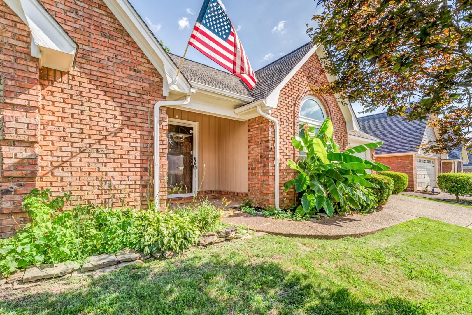 8243 CRIMSON CREEK DR