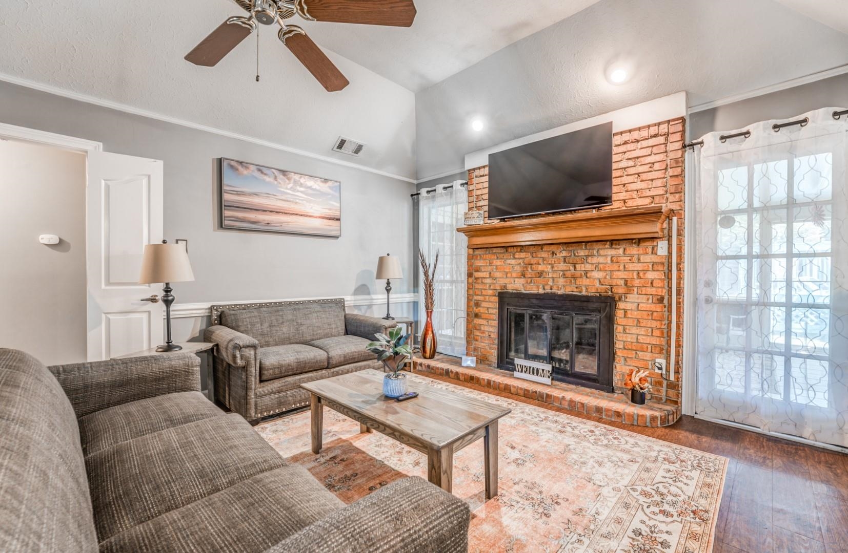 8243 CRIMSON CREEK DR
