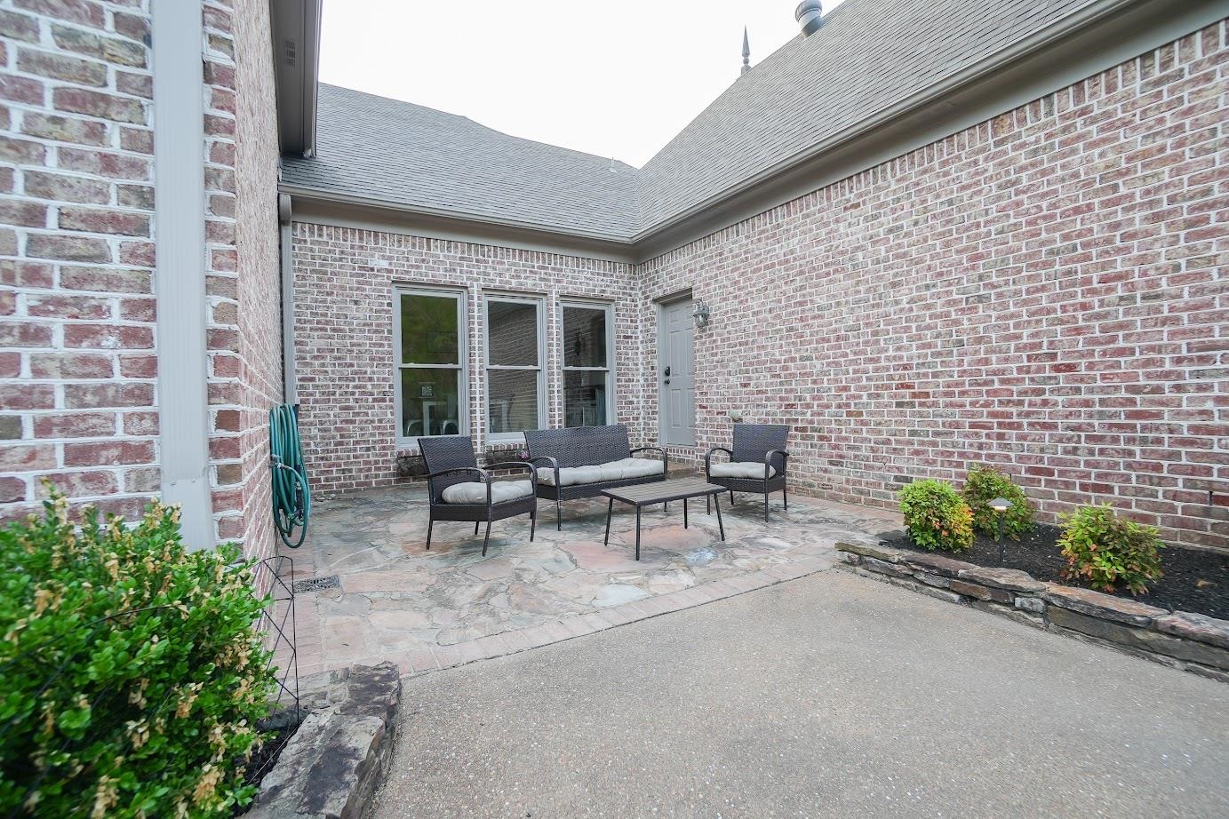 270 FAIR MEADOWS LN